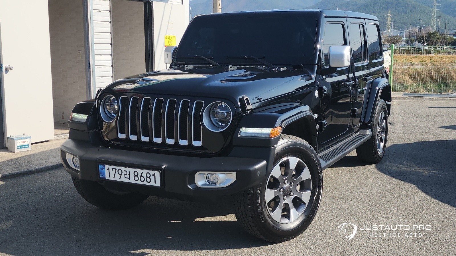 Автомобиль Jeep Wrangler