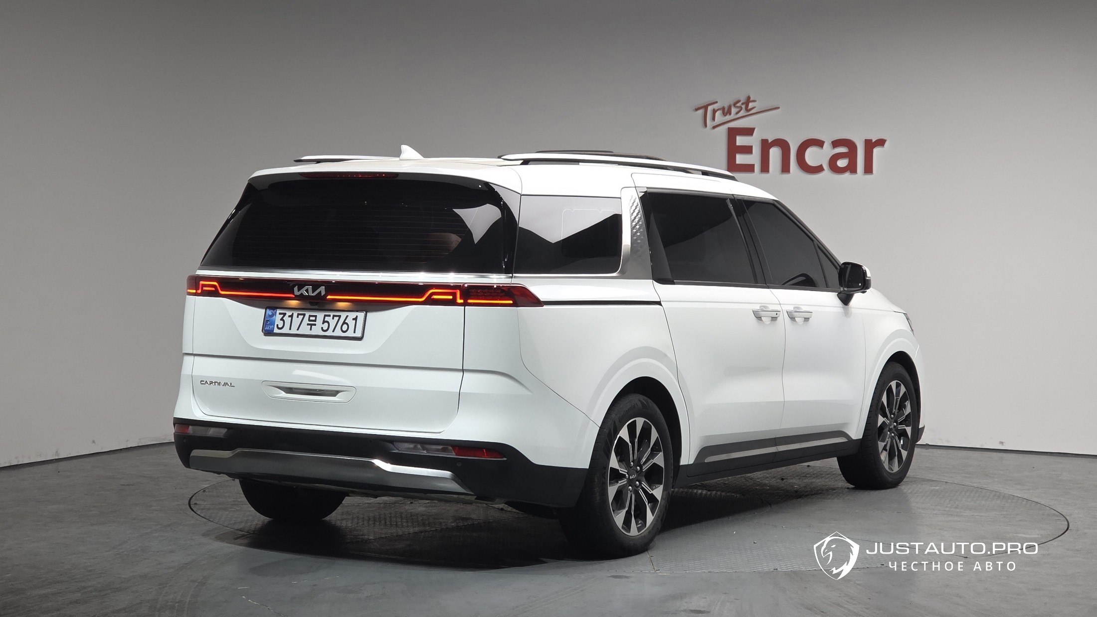 Автомобиль Kia Canival