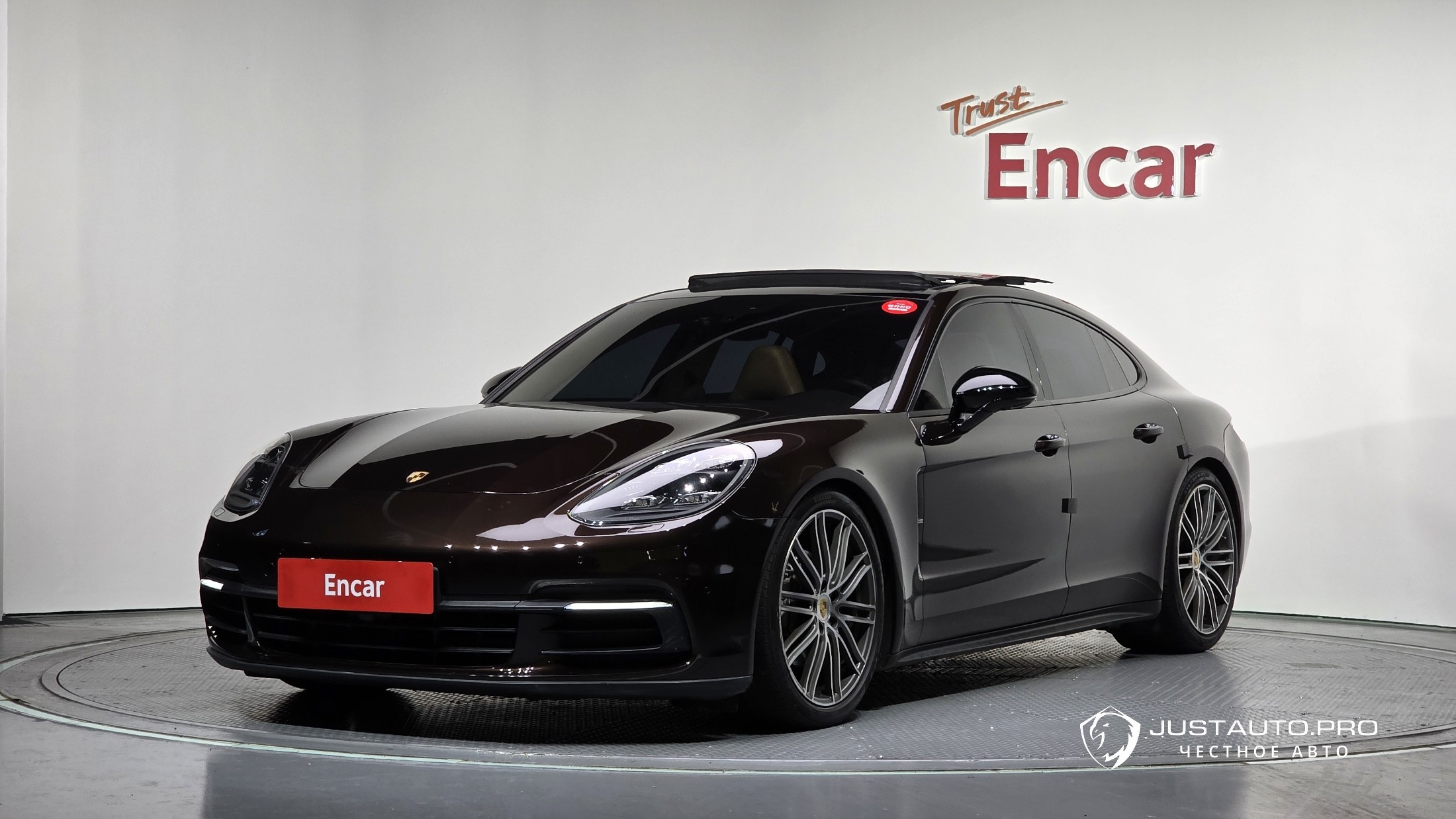Автомобиль Porsche Panamera