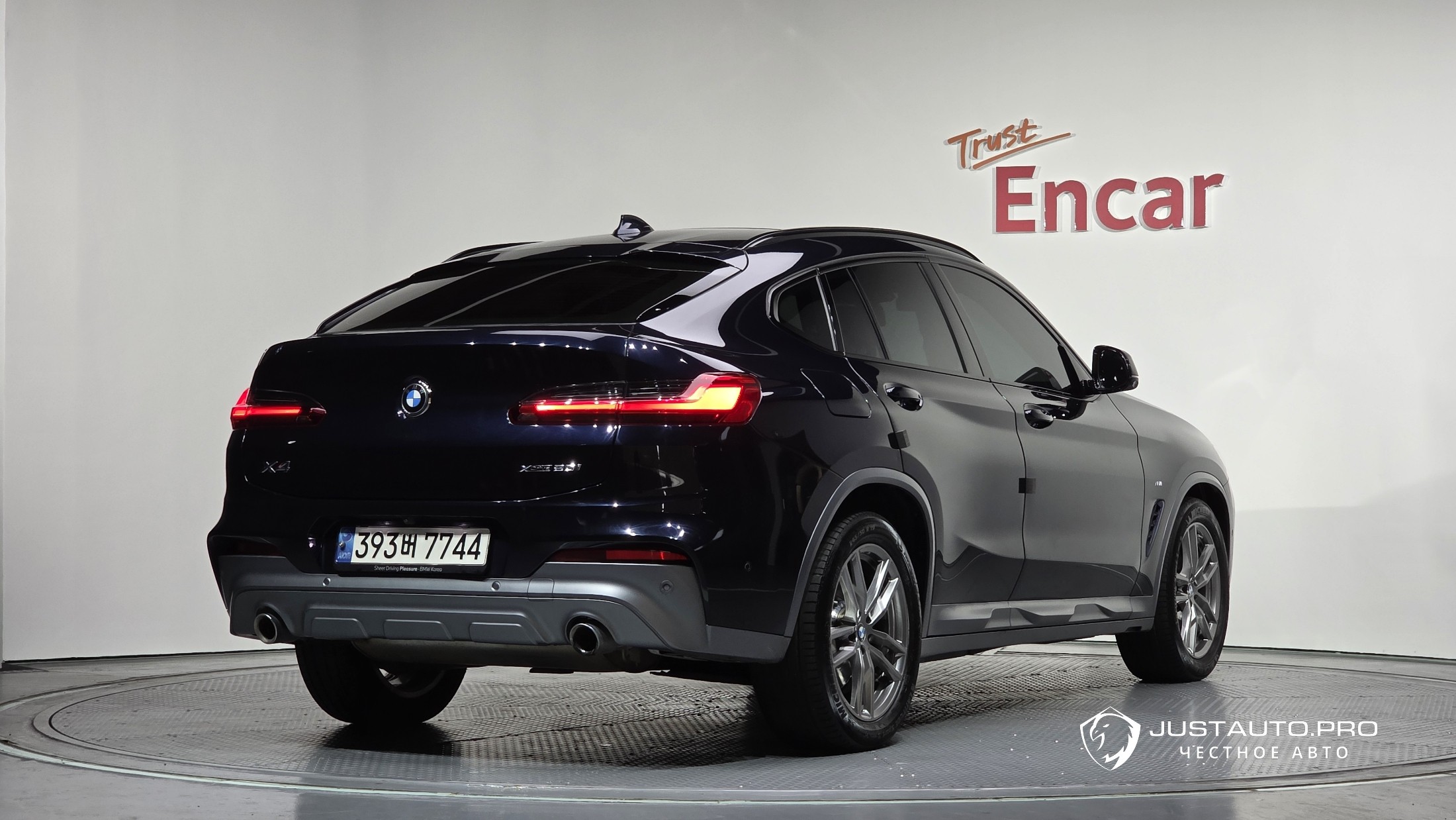 Автомобиль BMW X4