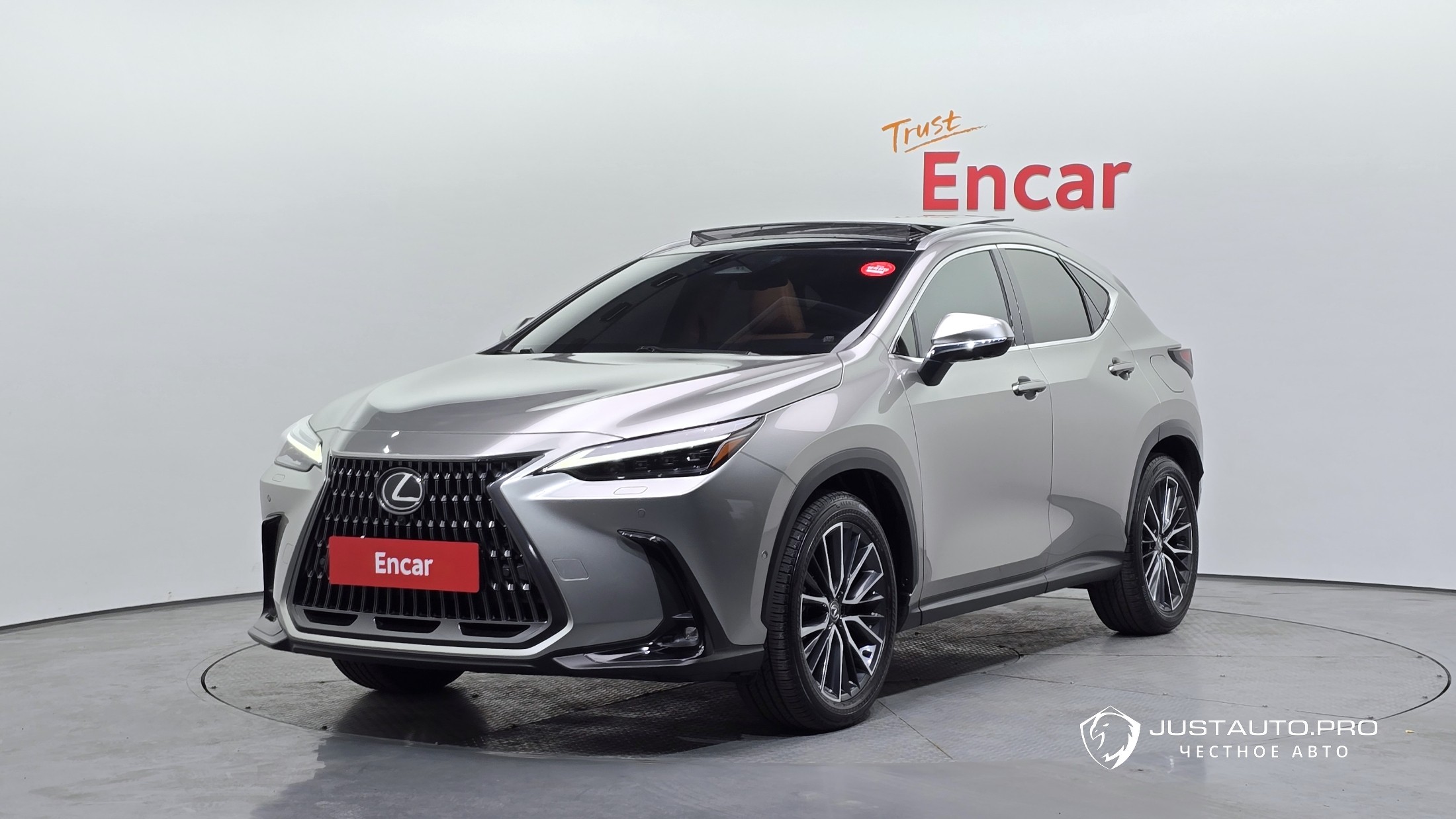 Автомобиль Lexus NX