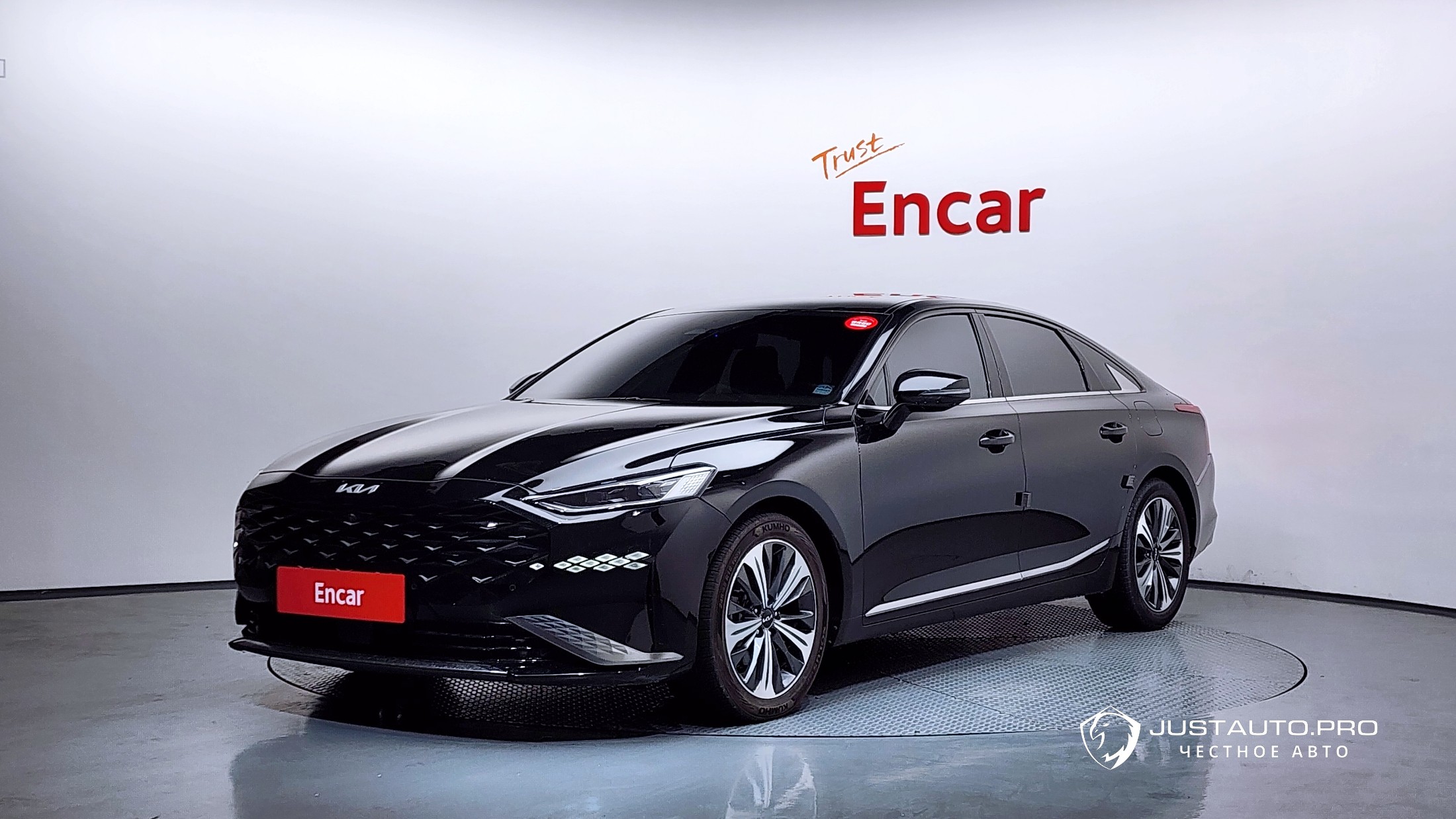 Автомобиль Kia K8