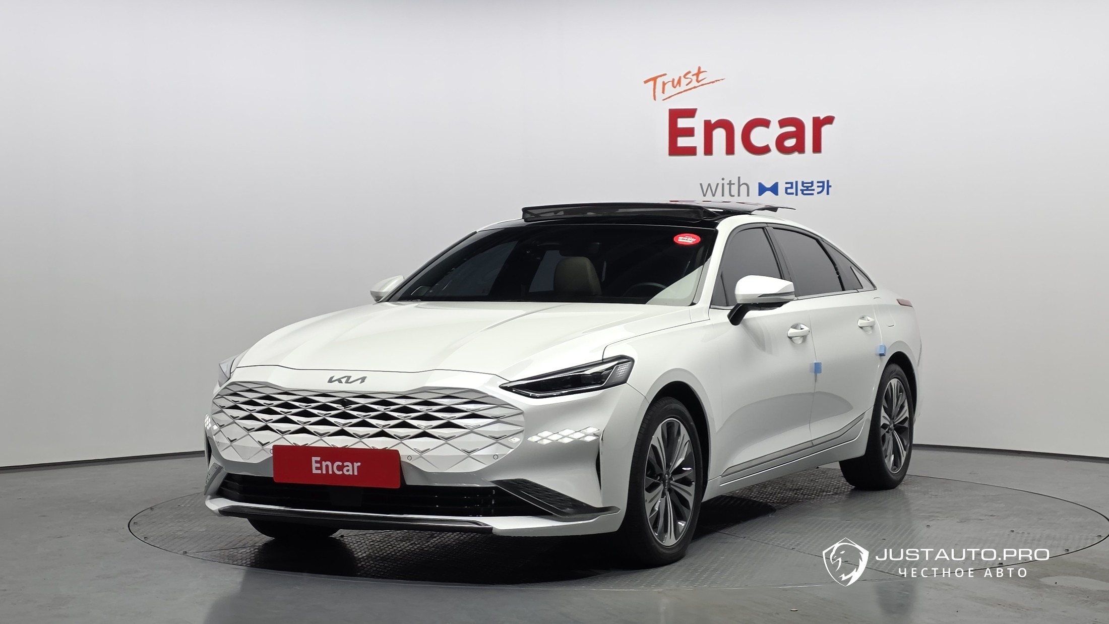 Автомобиль Kia K8