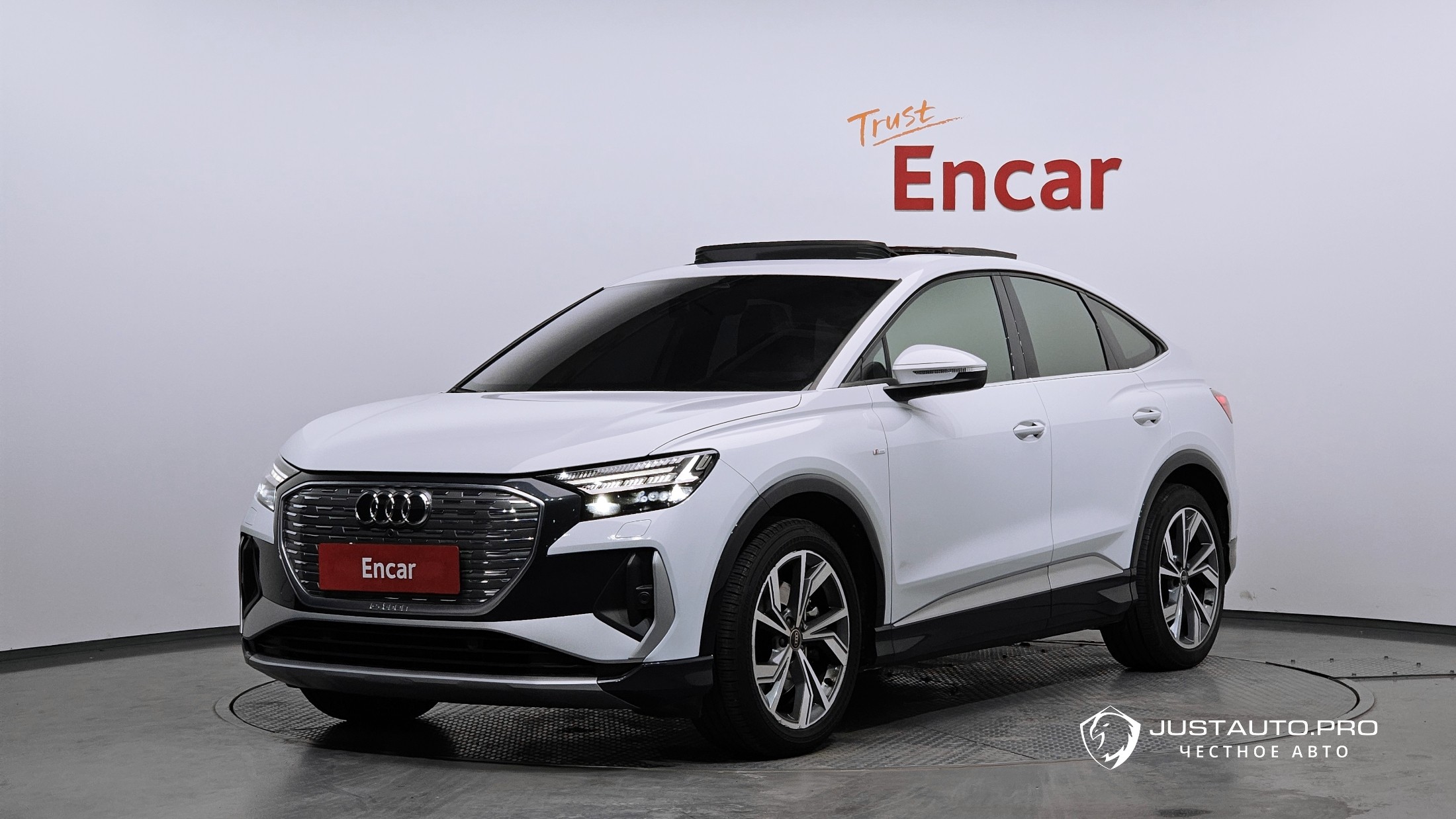 Автомобиль Audi Q4 e-tron