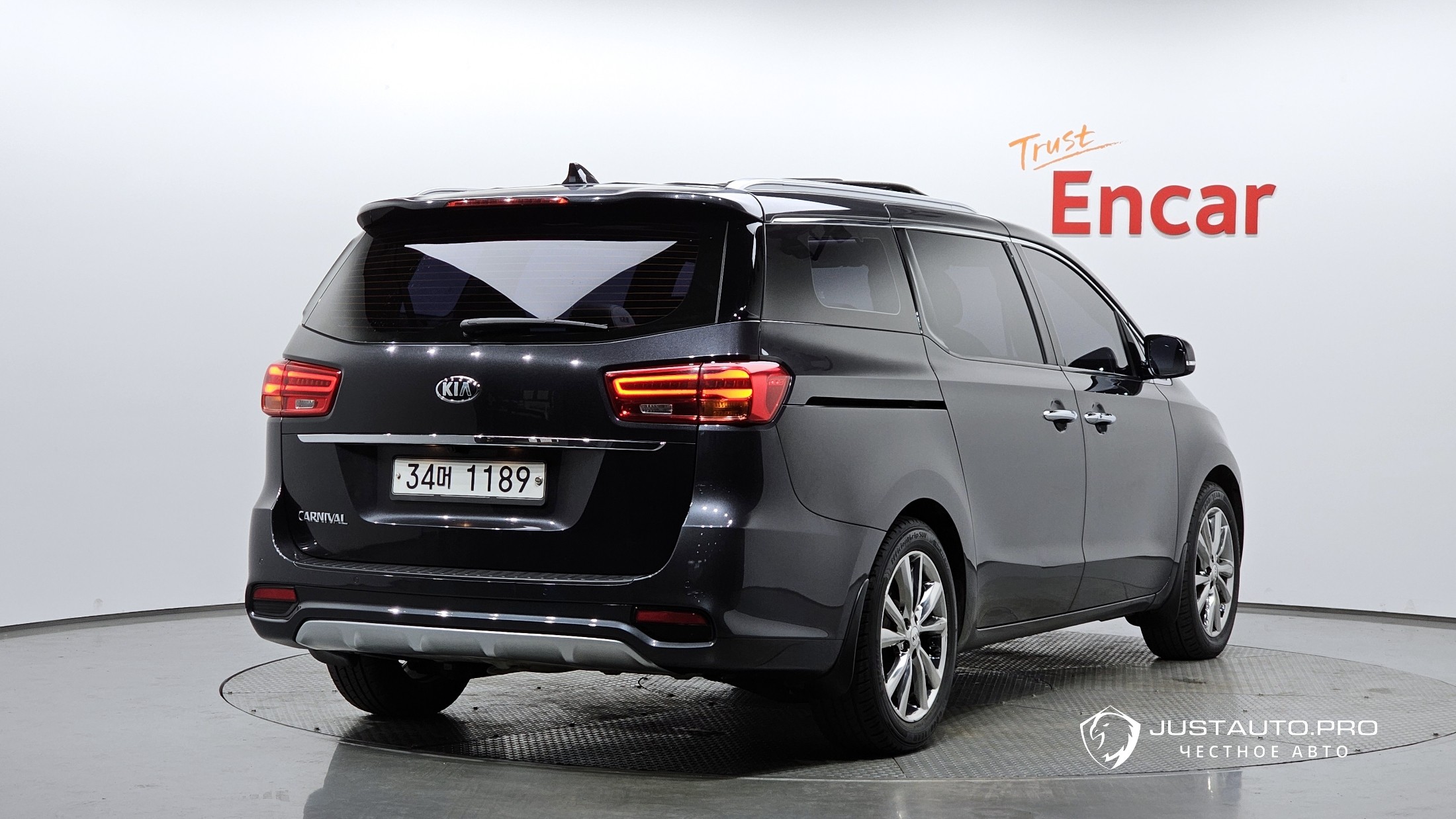 Автомобиль Kia Canival