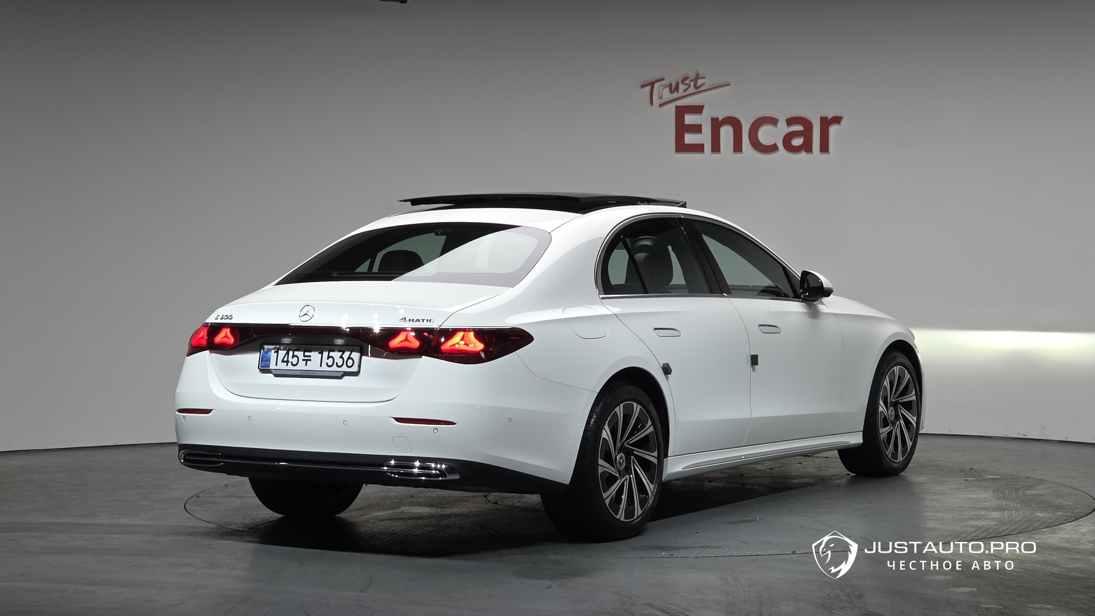 Автомобиль Mercedes-Benz E-Class