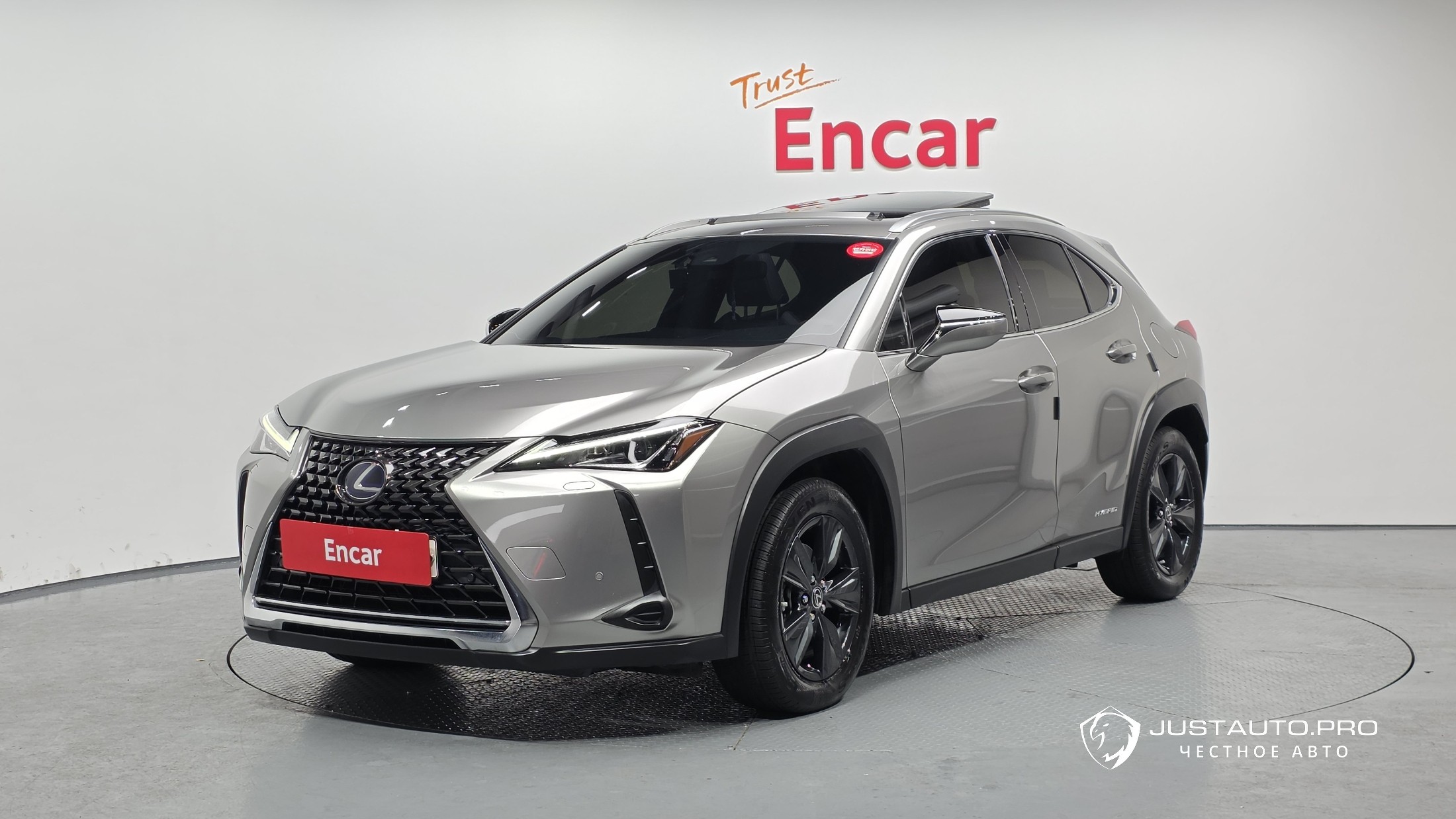 Автомобиль Lexus UX