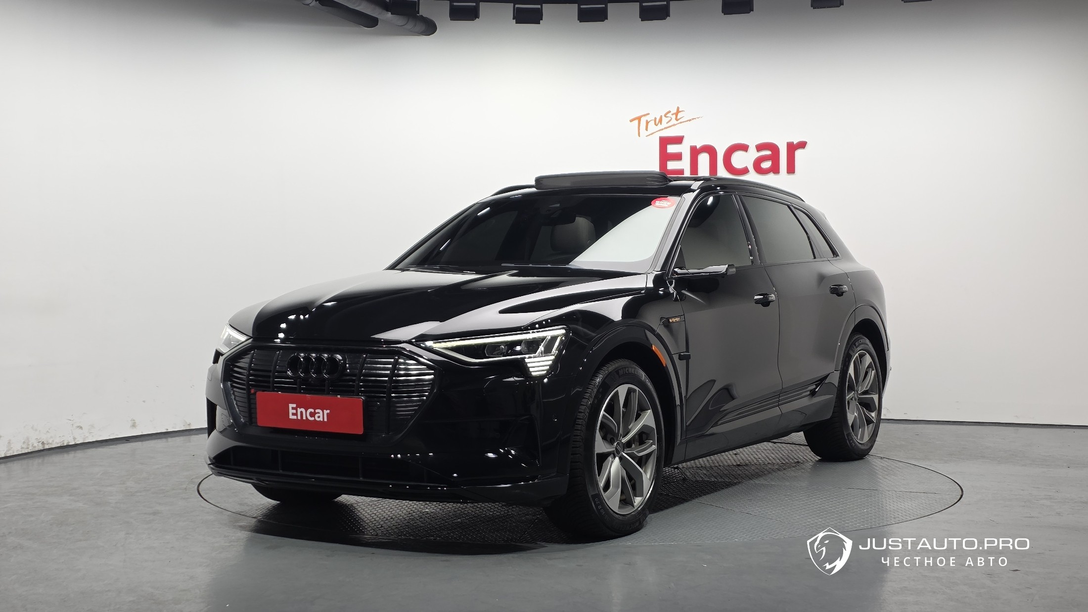 Автомобиль Audi e-tron
