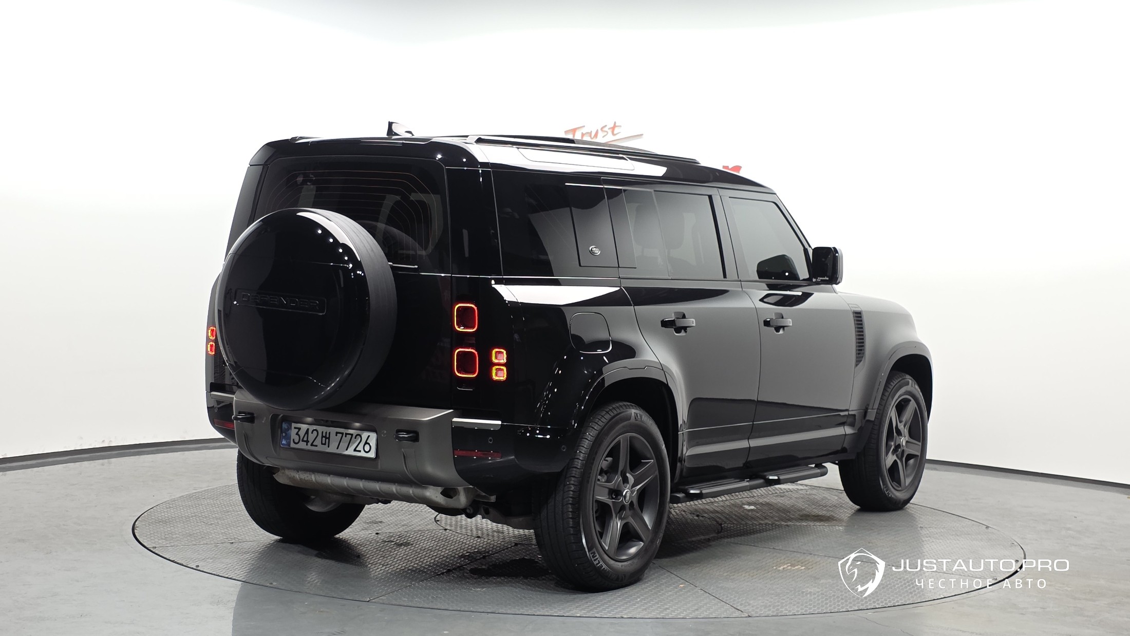 Автомобиль Land Rover Defender