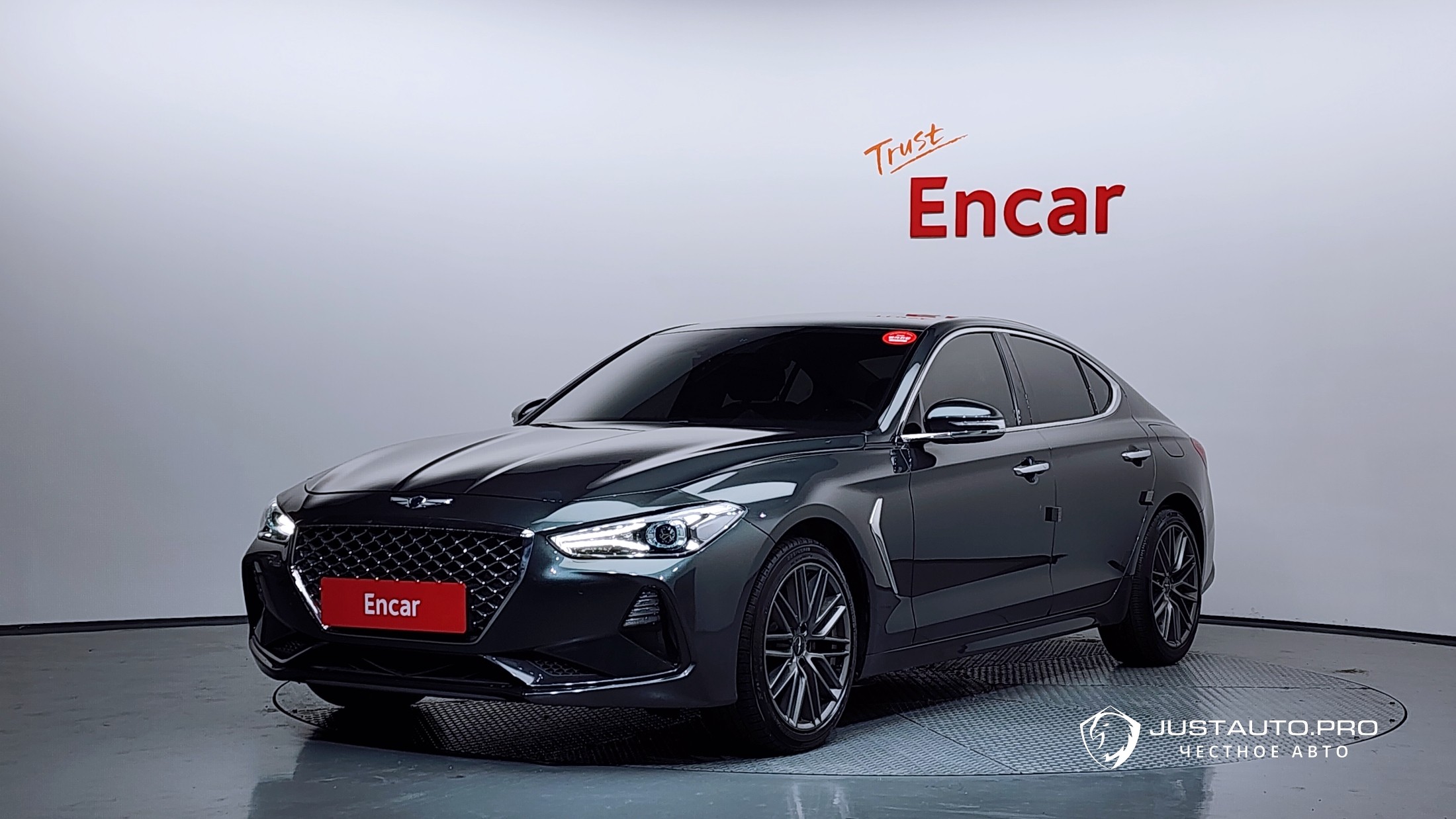 Автомобиль Genesis G70