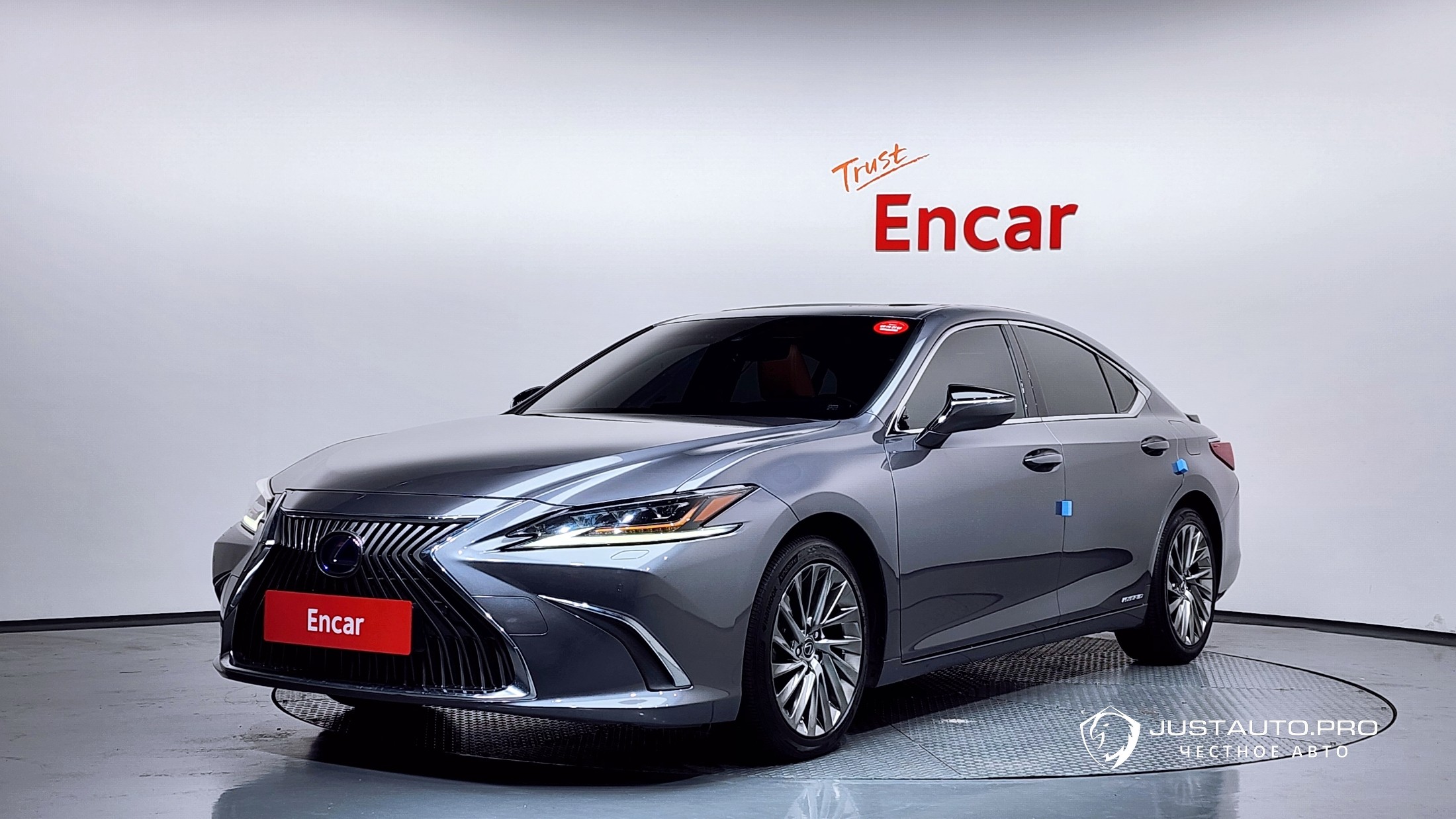 Автомобиль Lexus ES