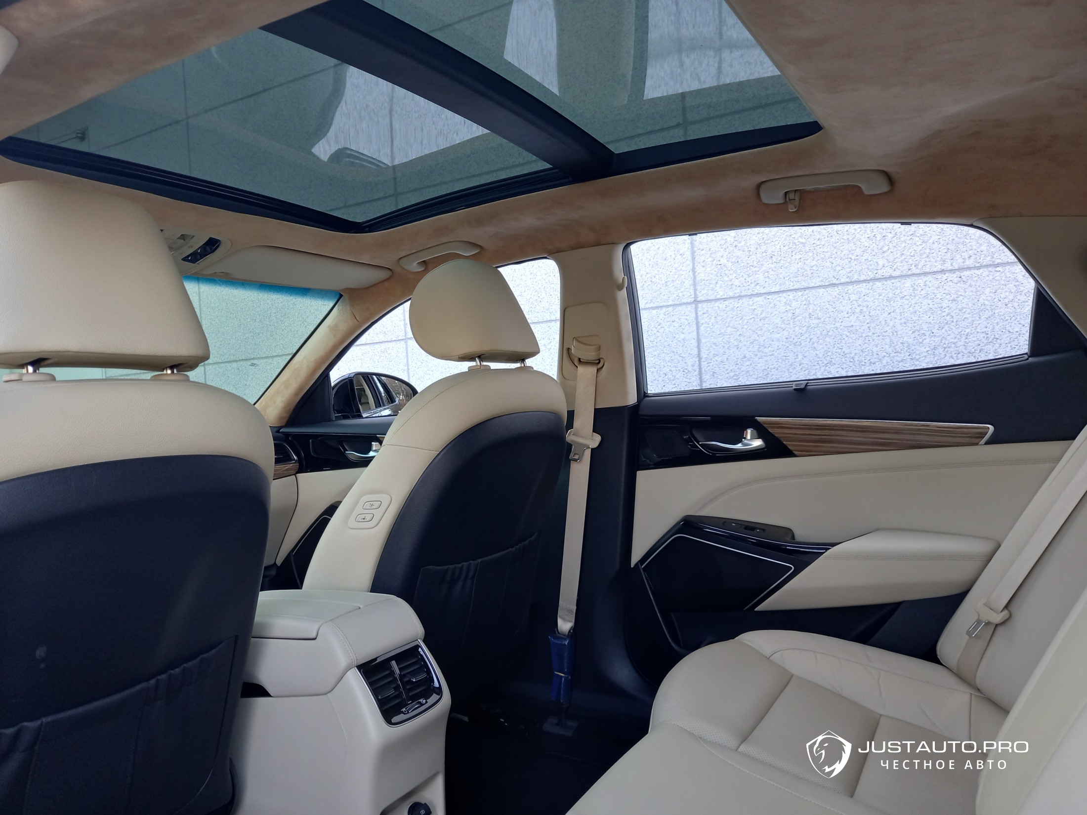 Автомобиль Kia K7