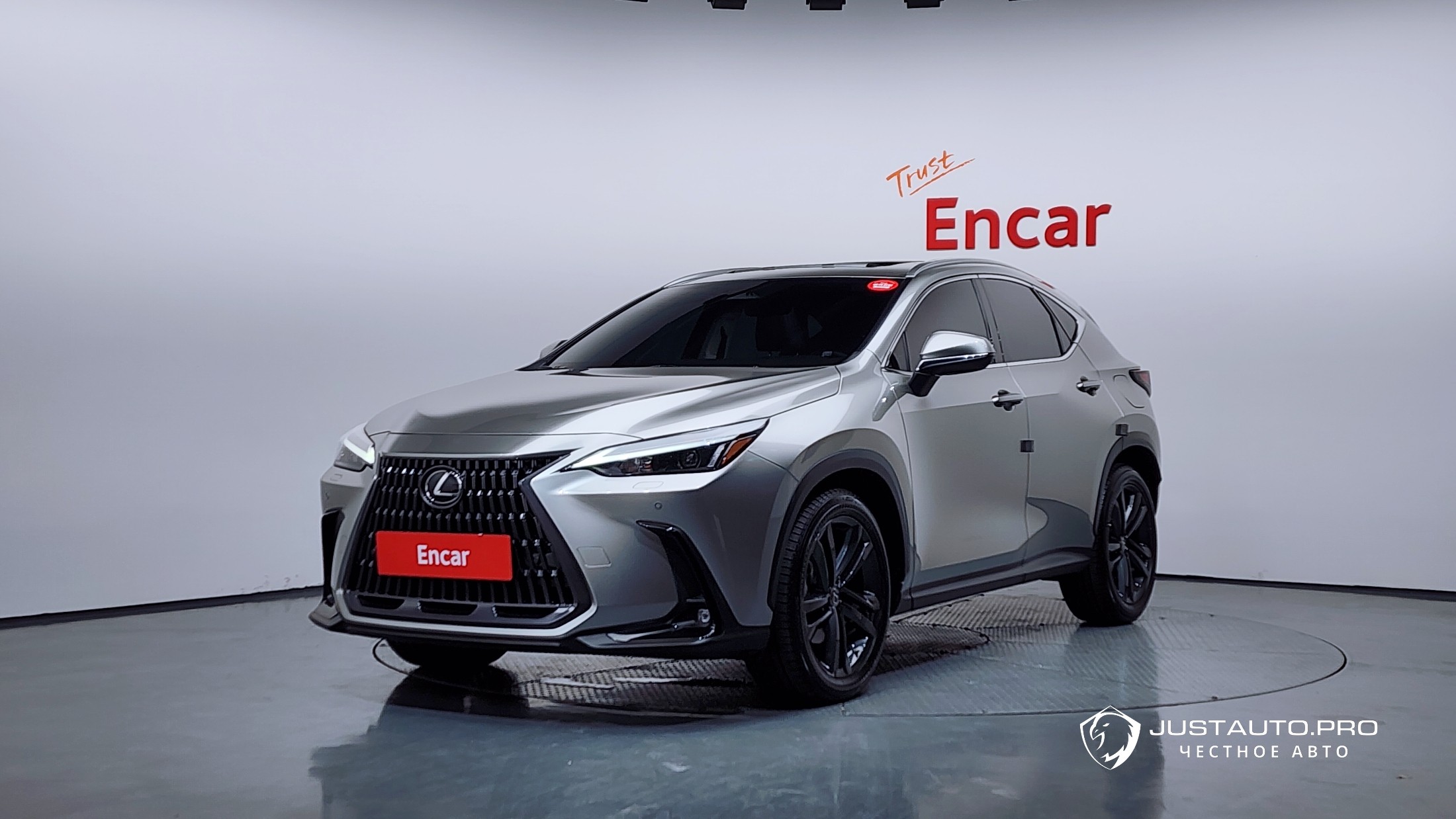 Автомобиль Lexus NX