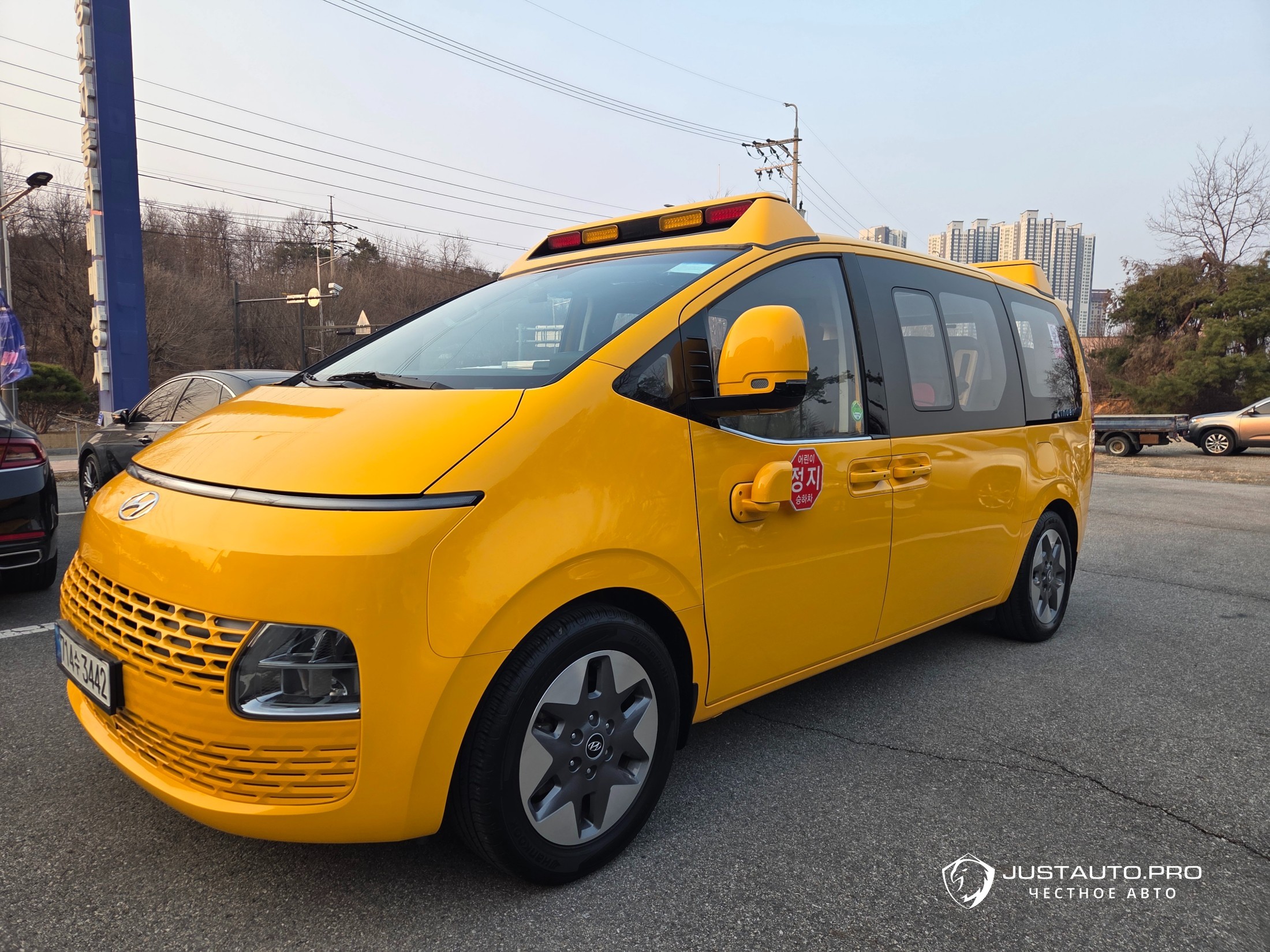 Автомобиль Hyundai Staria