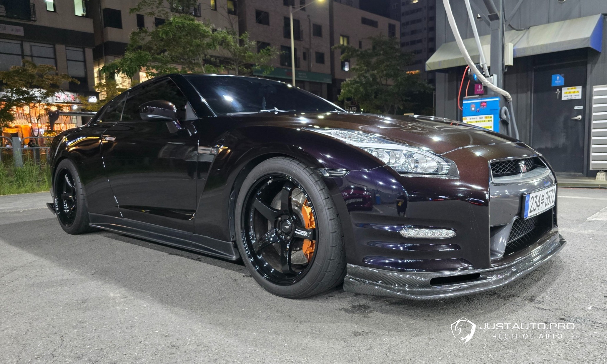 Автомобиль Nissan GT-R