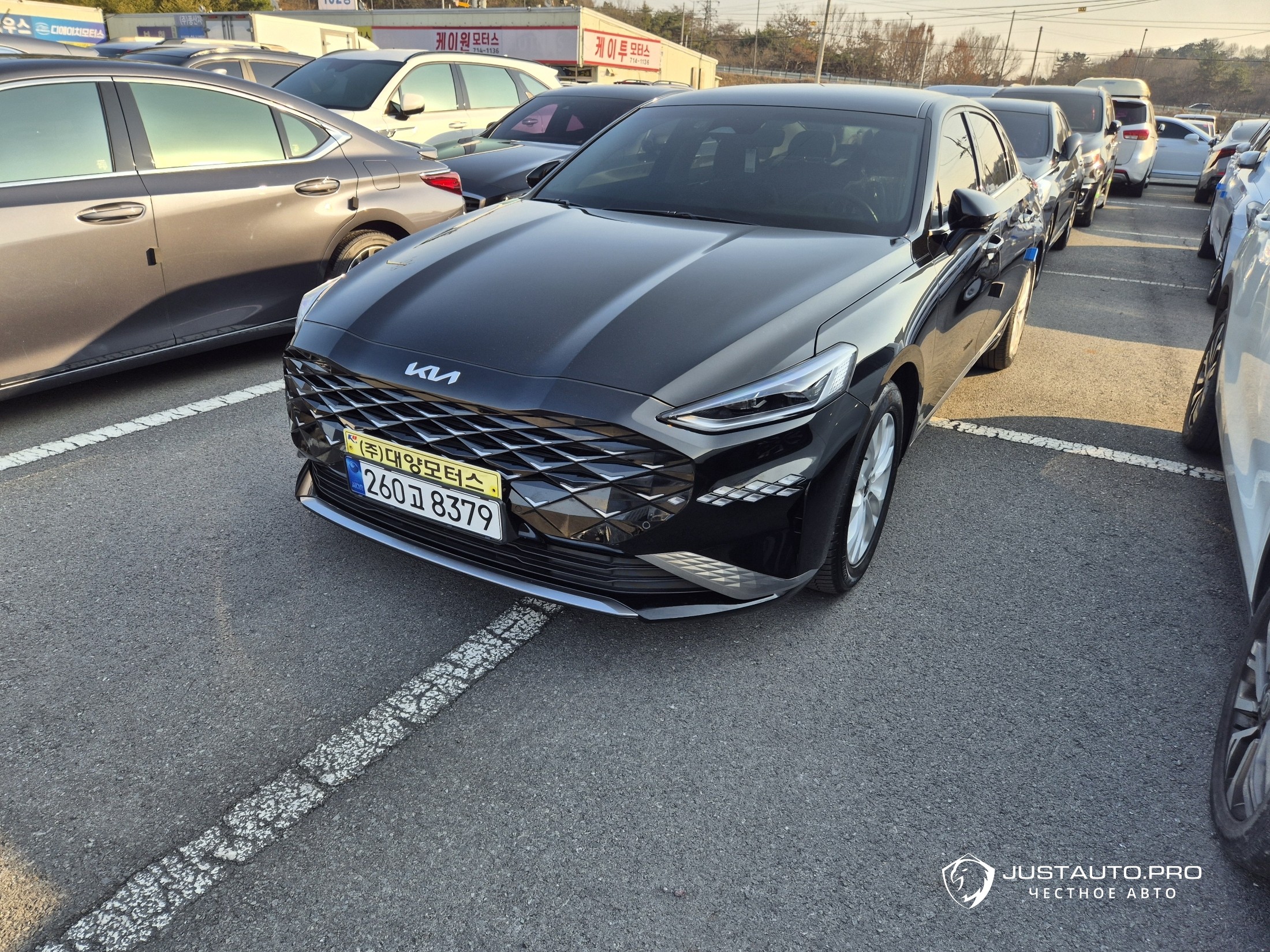 Автомобиль Kia K8