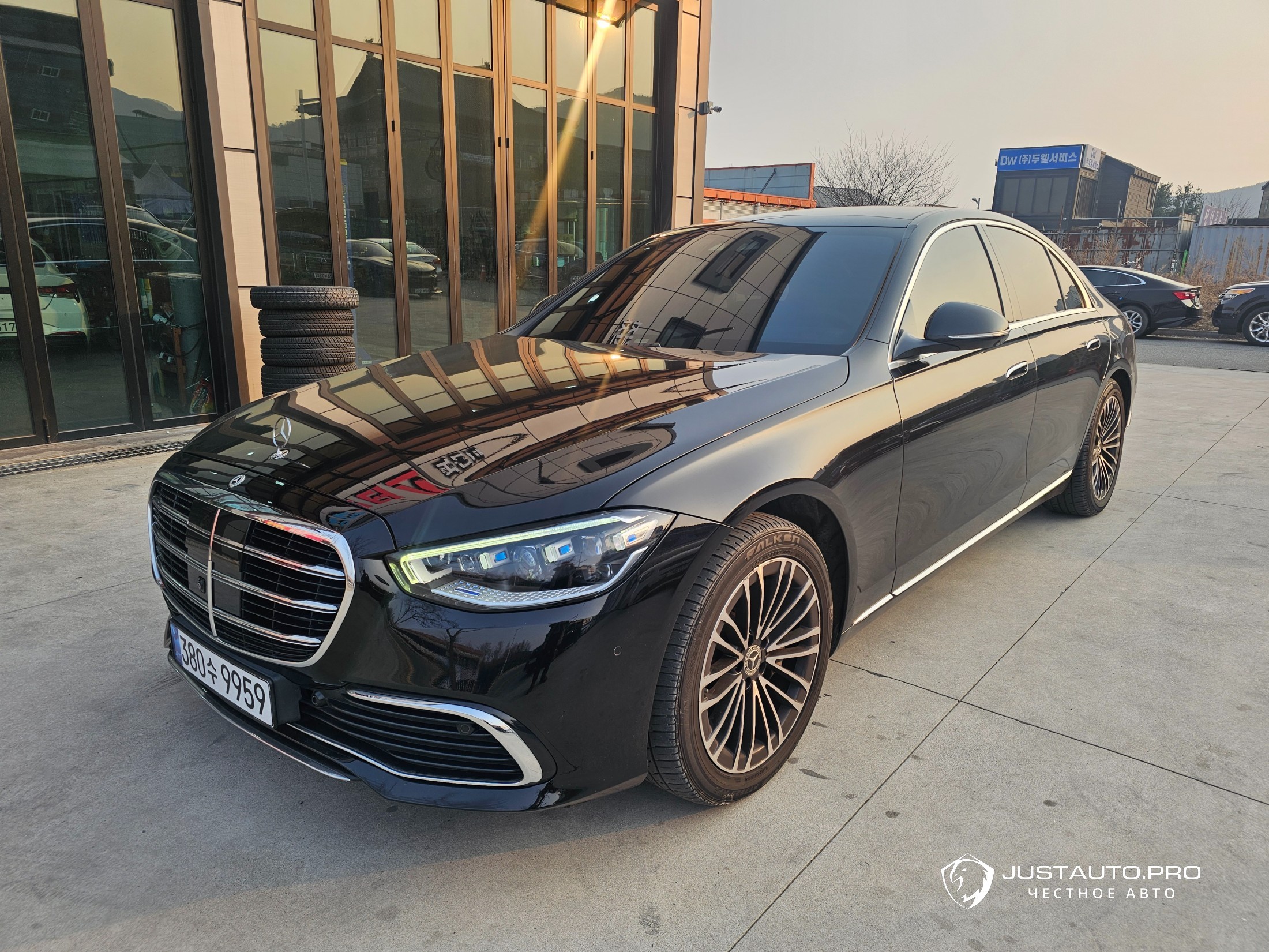 Автомобиль Mercedes-Benz S-Class