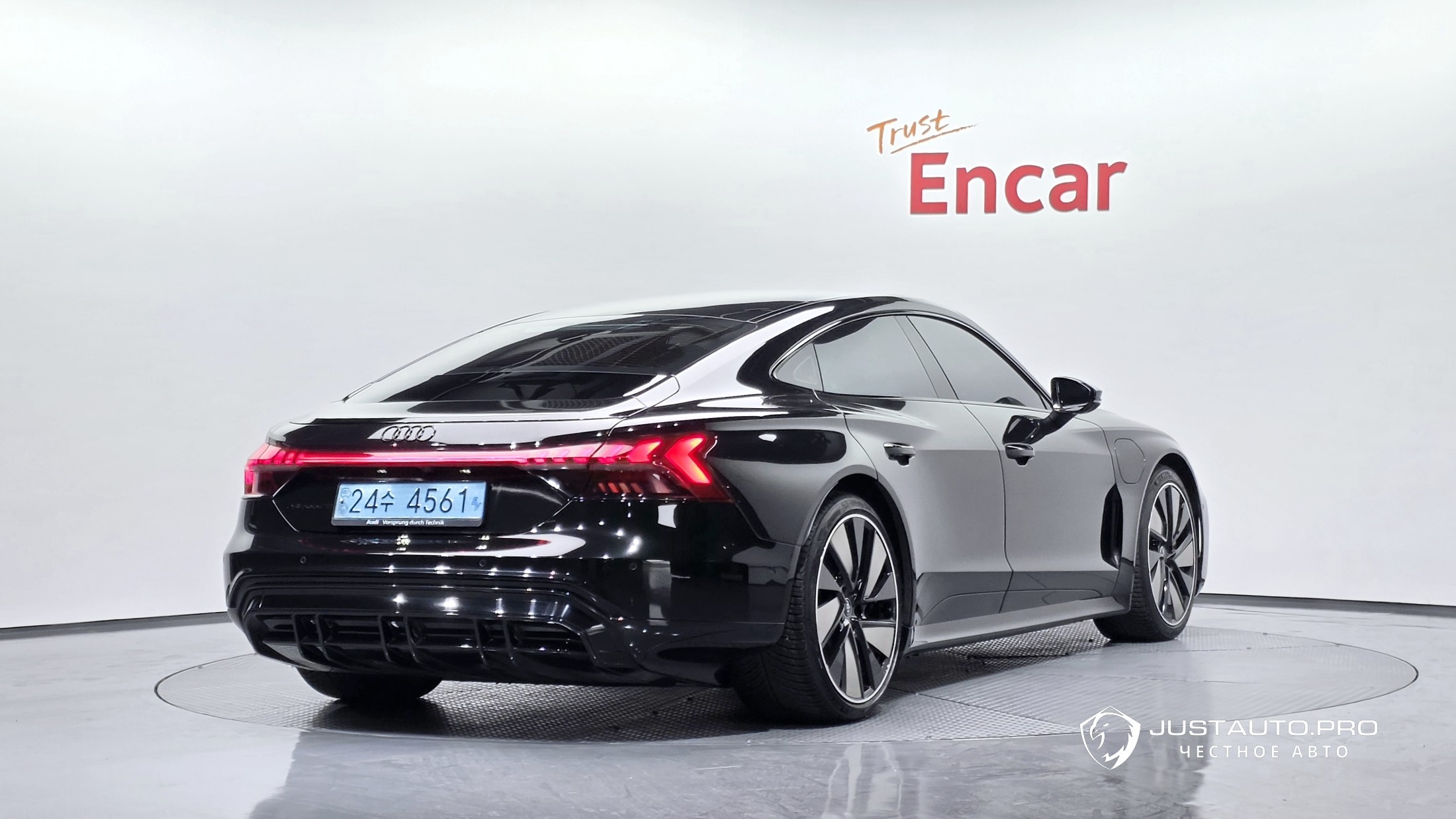 Автомобиль Audi e-tron GT