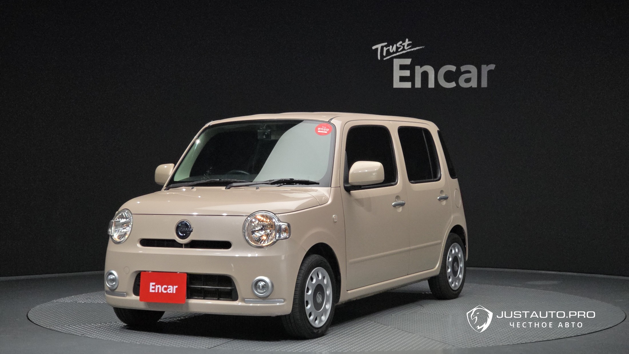 Автомобиль Daihatsu Mira