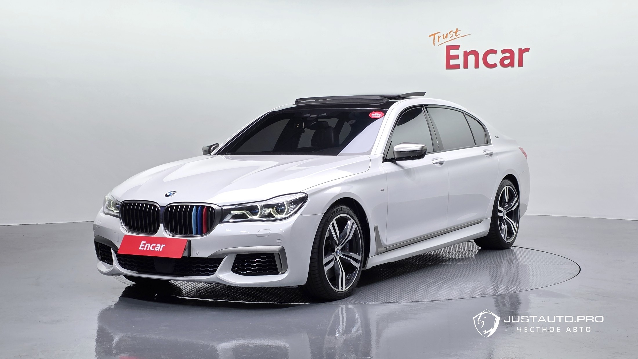 Автомобиль BMW 7-Series