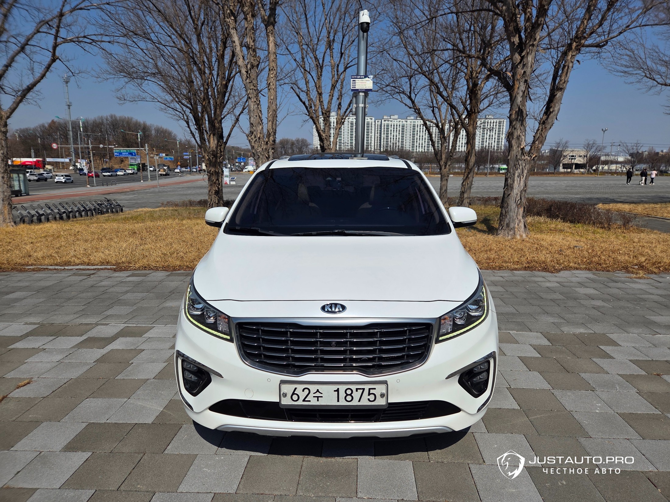 Автомобиль Kia Canival