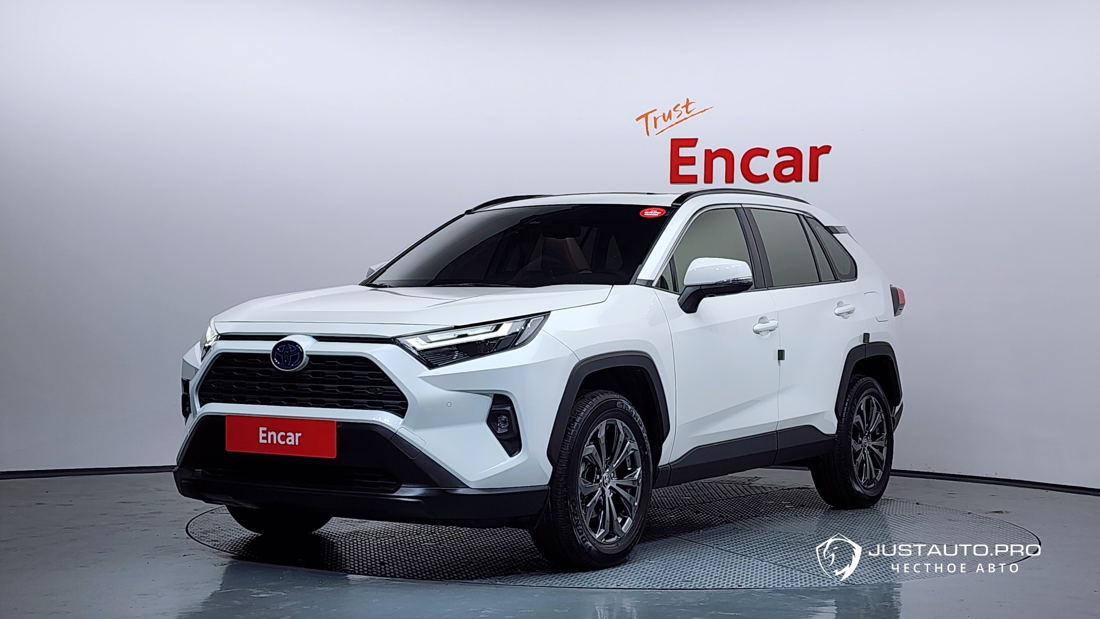 Автомобиль Toyota RAV4