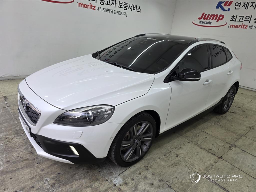 Автомобиль Volvo V40