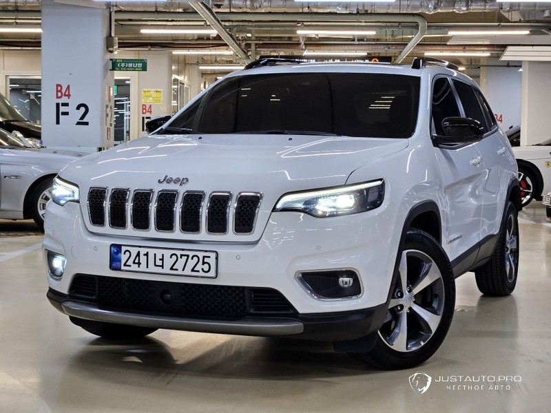 Автомобиль Jeep Cherokee