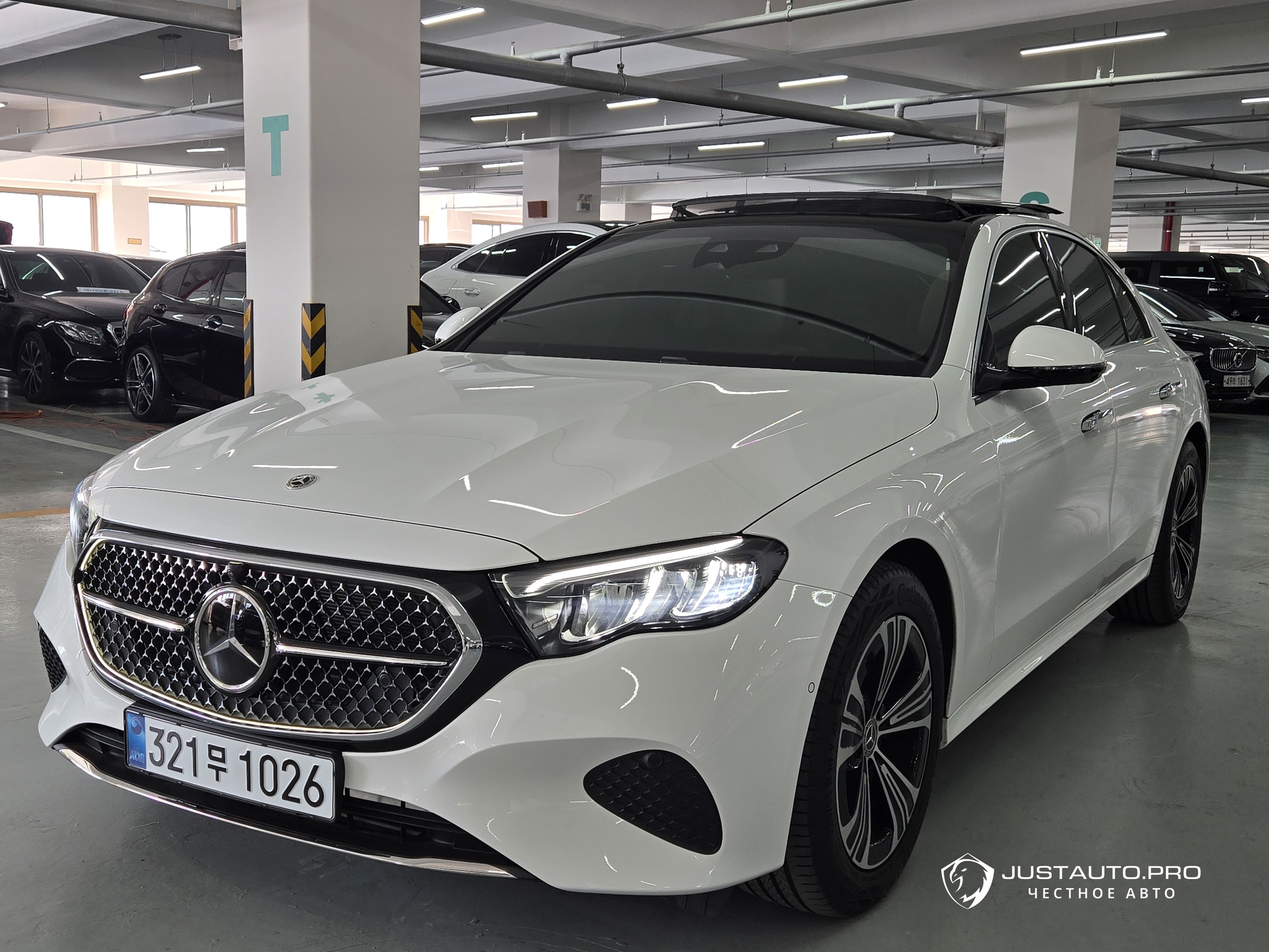 Автомобиль Mercedes-Benz E-Class