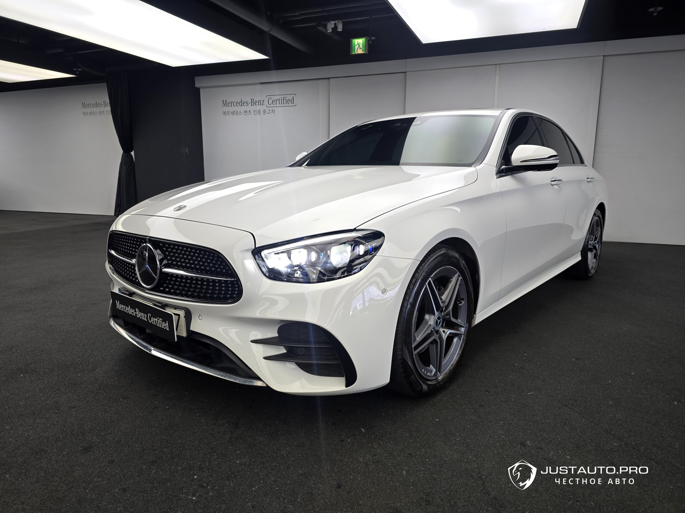Автомобиль Mercedes-Benz E-Class