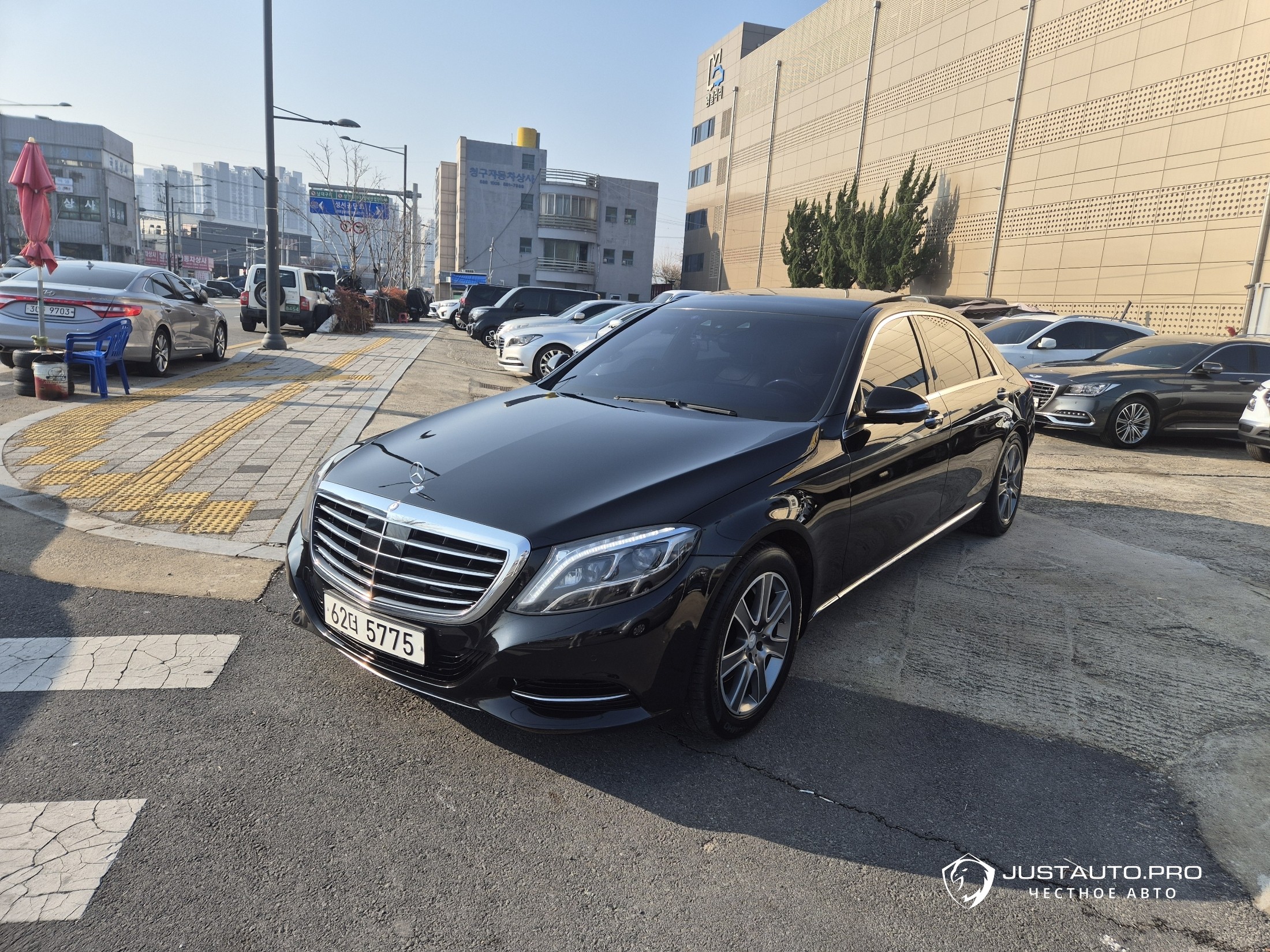 Автомобиль Mercedes-Benz S-Class