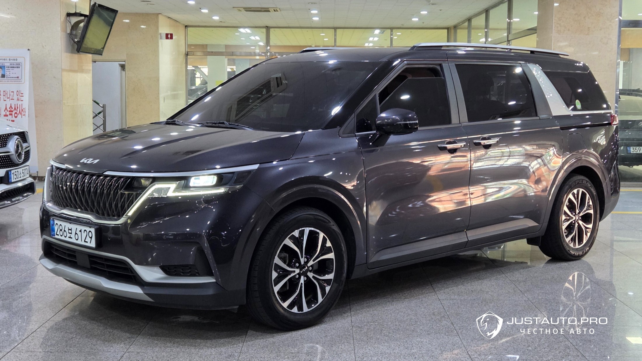 Автомобиль Kia Canival