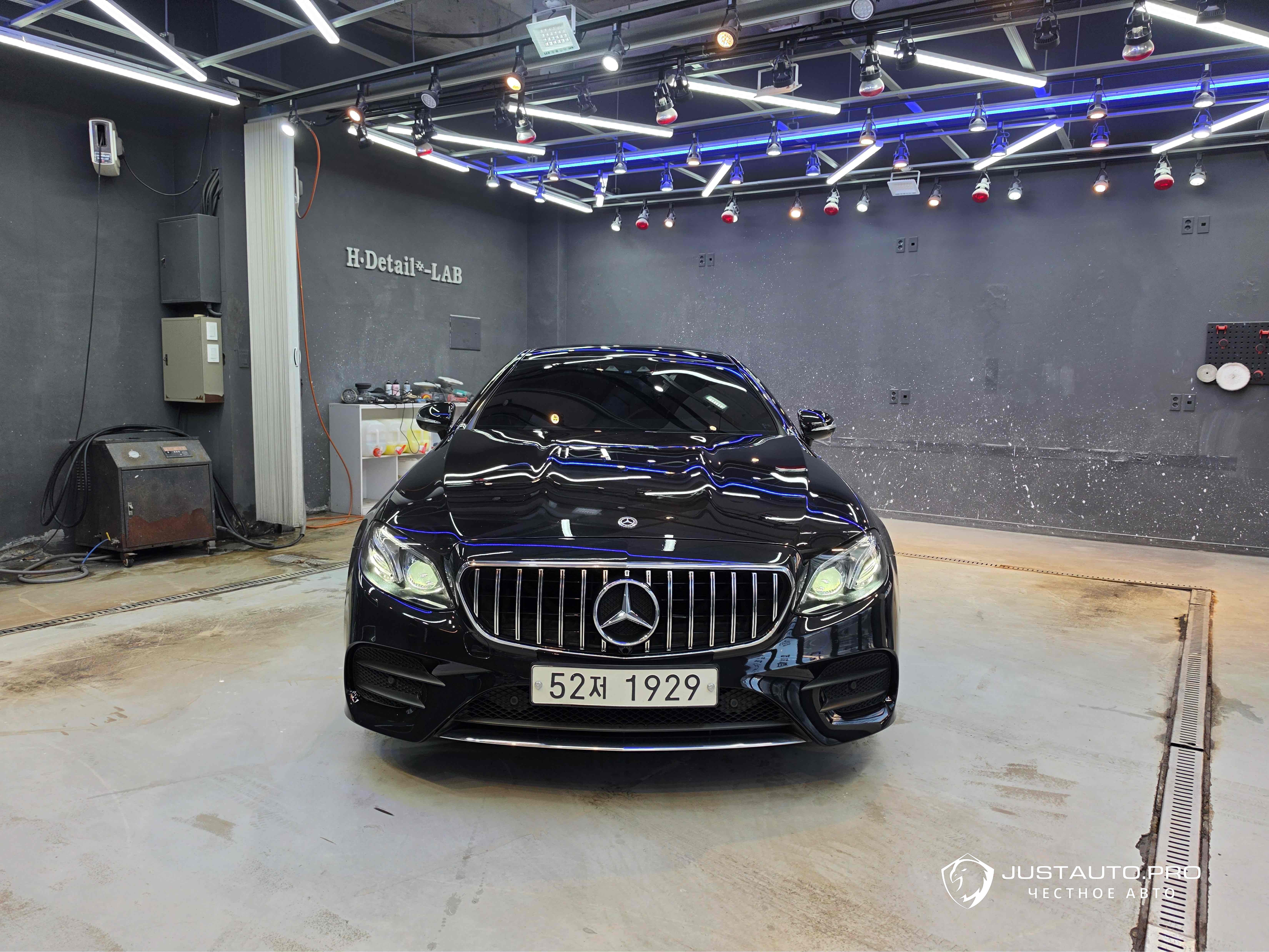 Автомобиль Mercedes-Benz E-Class
