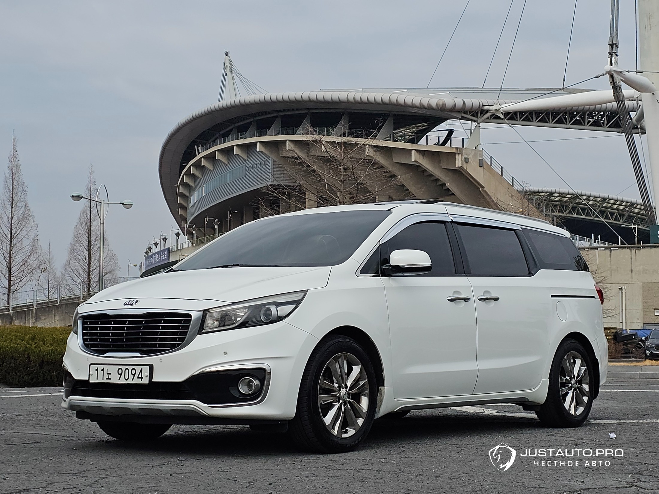 Автомобиль Kia Canival