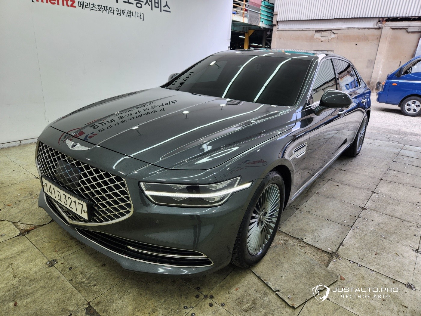 Автомобиль Genesis G90