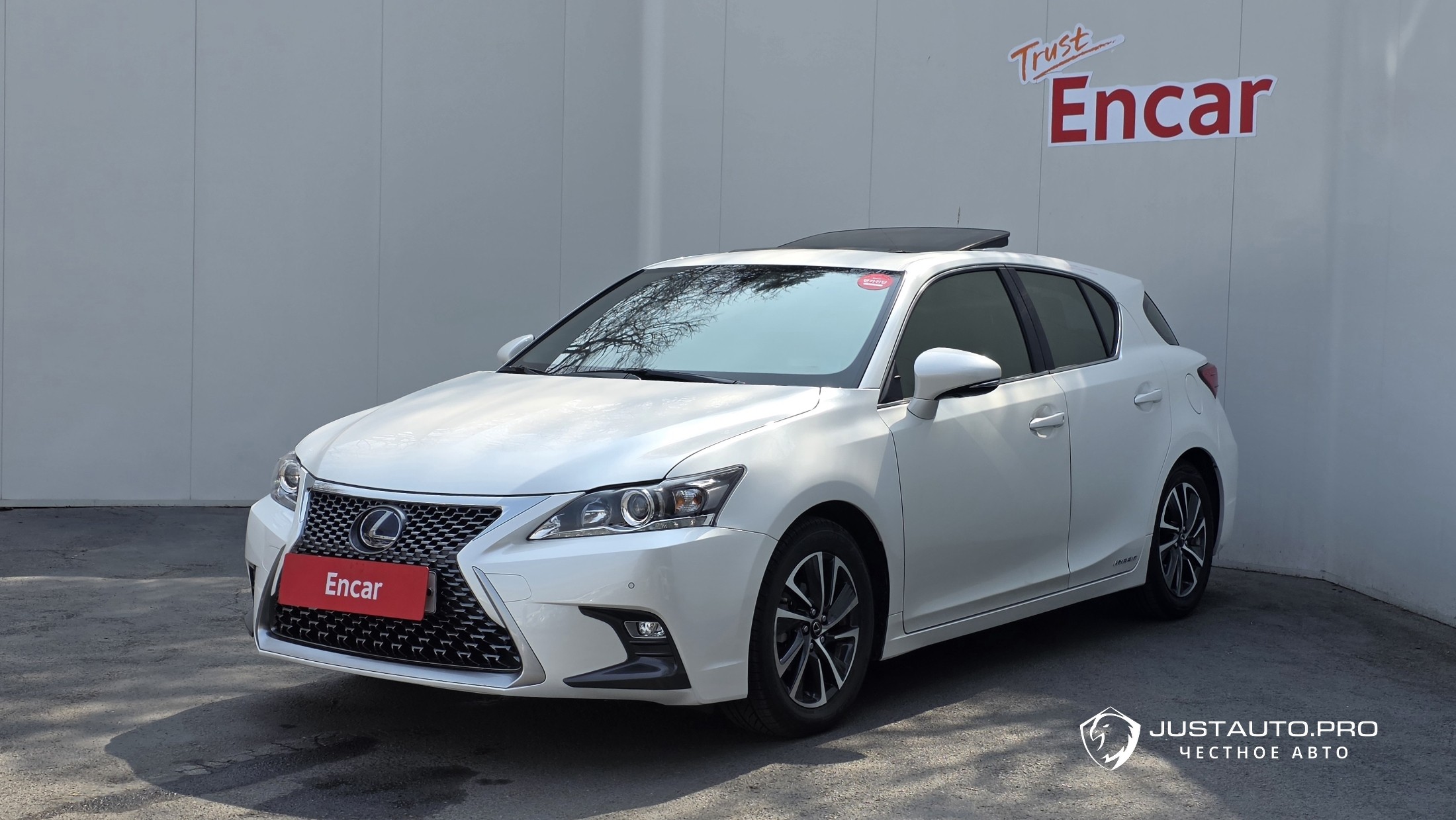 Автомобиль Lexus CT200h