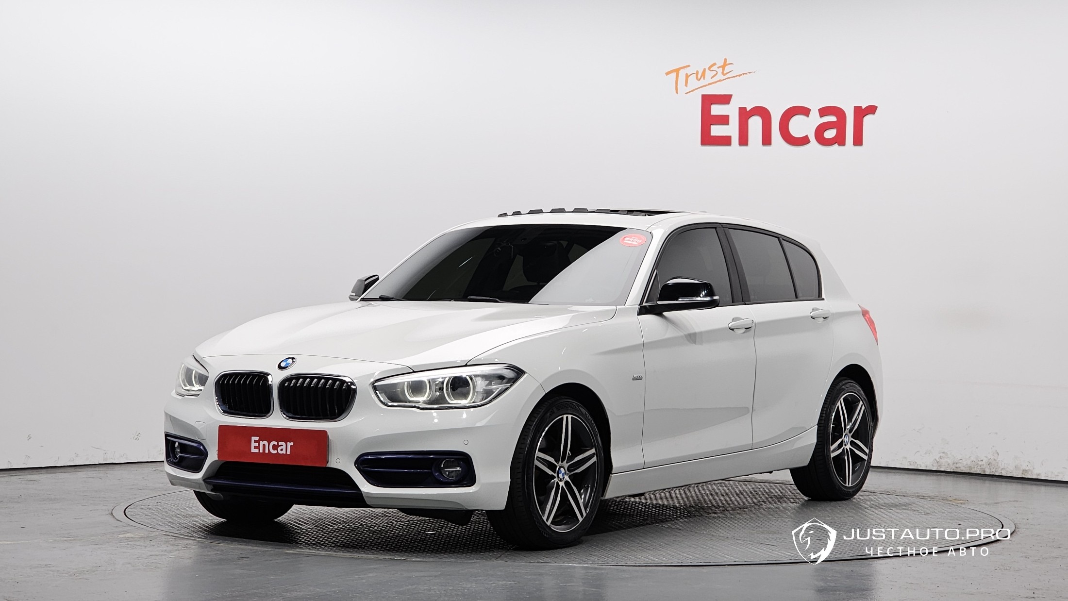 Автомобиль BMW 1-Series