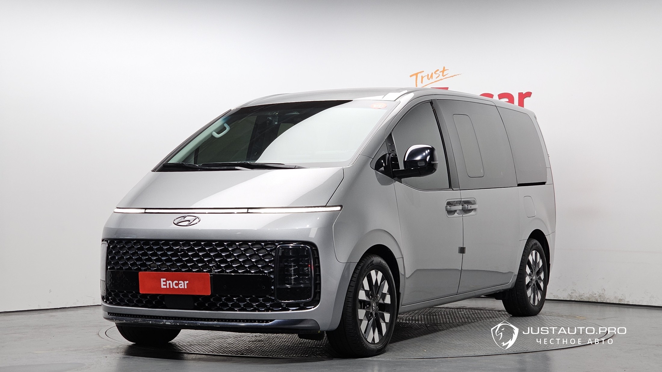 Автомобиль Hyundai Staria