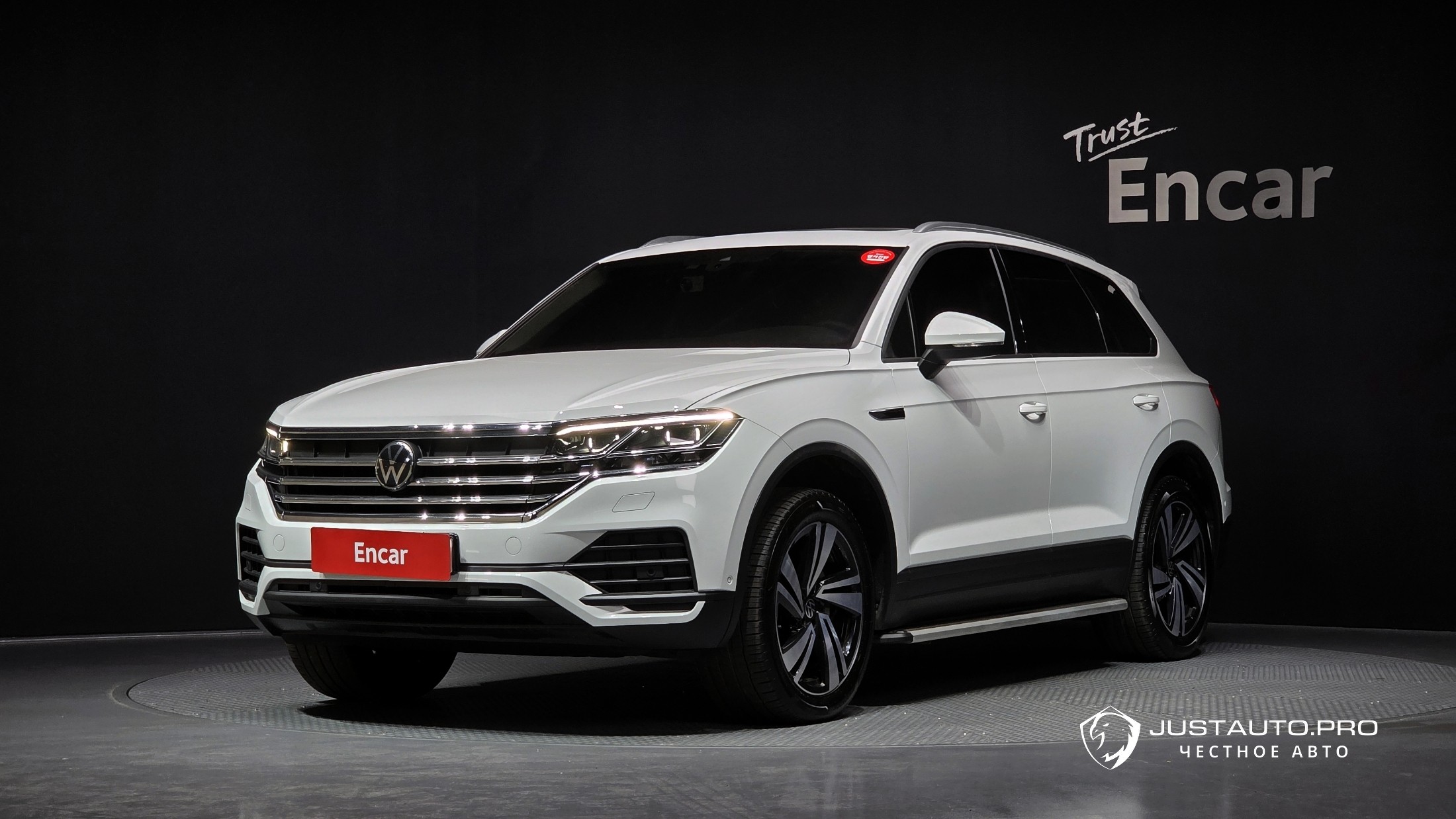 Автомобиль Volkswagen Touareg