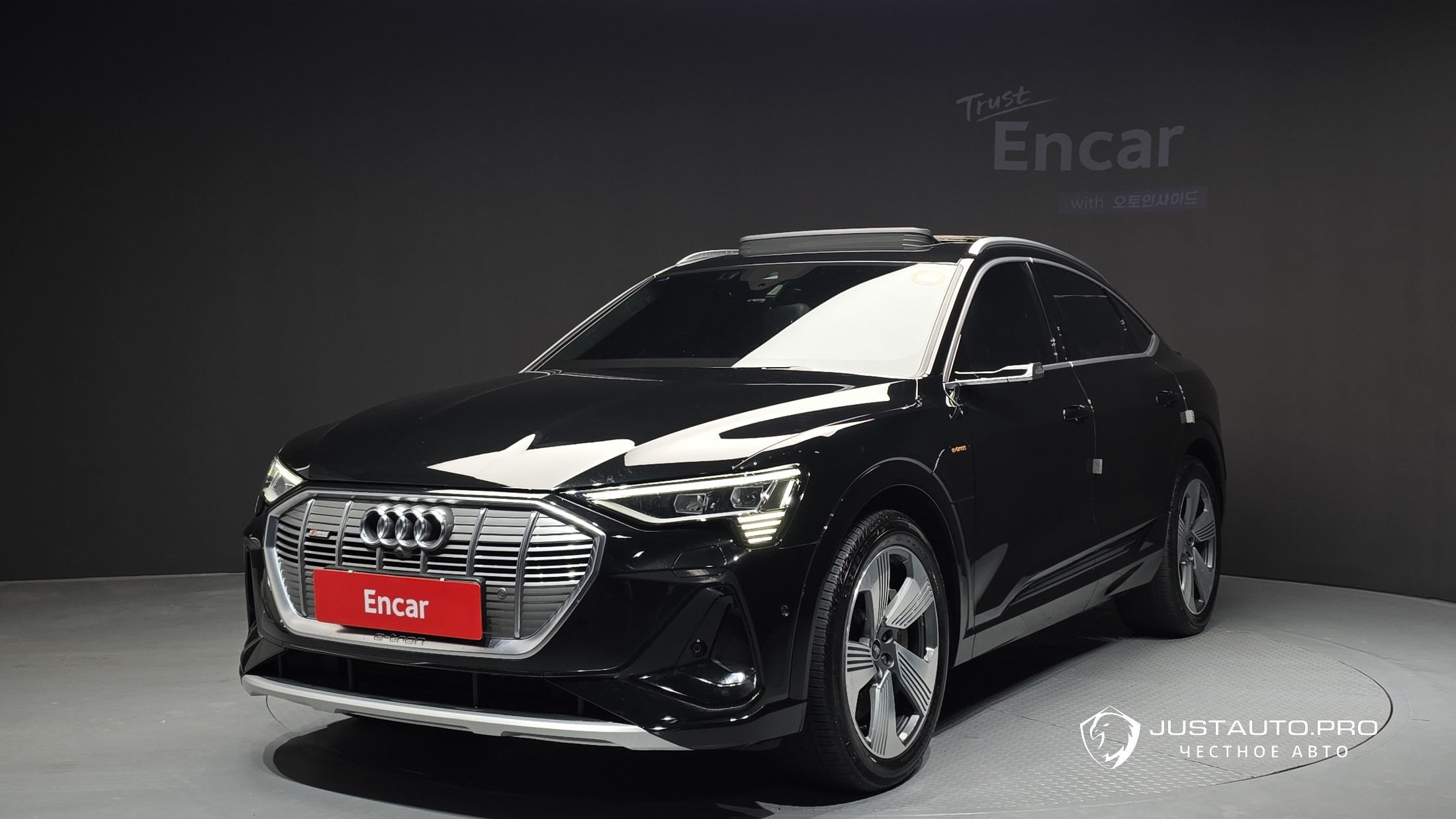 Автомобиль Audi e-tron