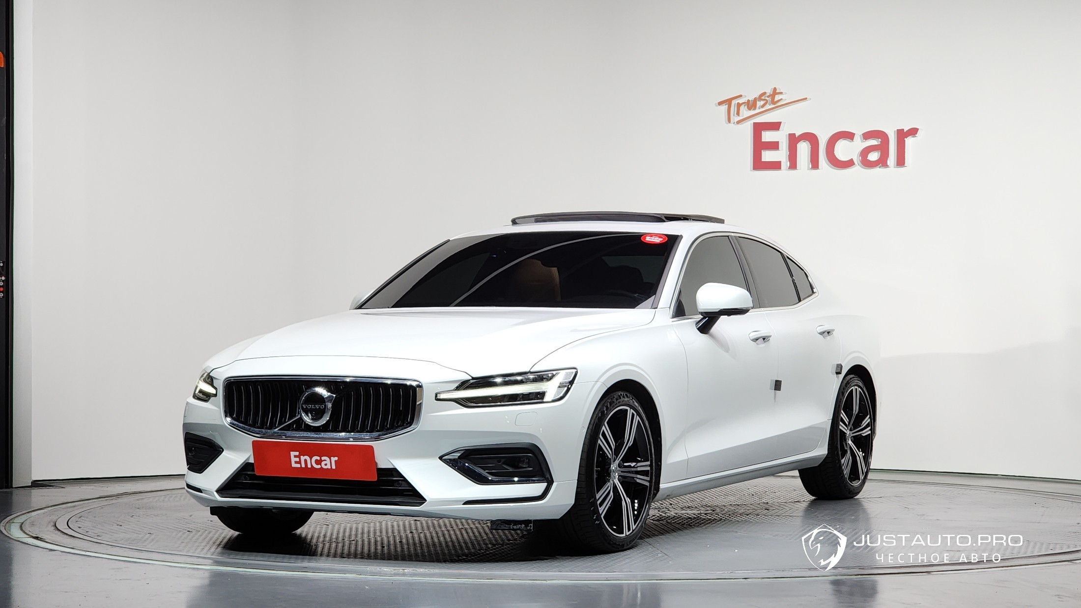 Автомобиль Volvo S60