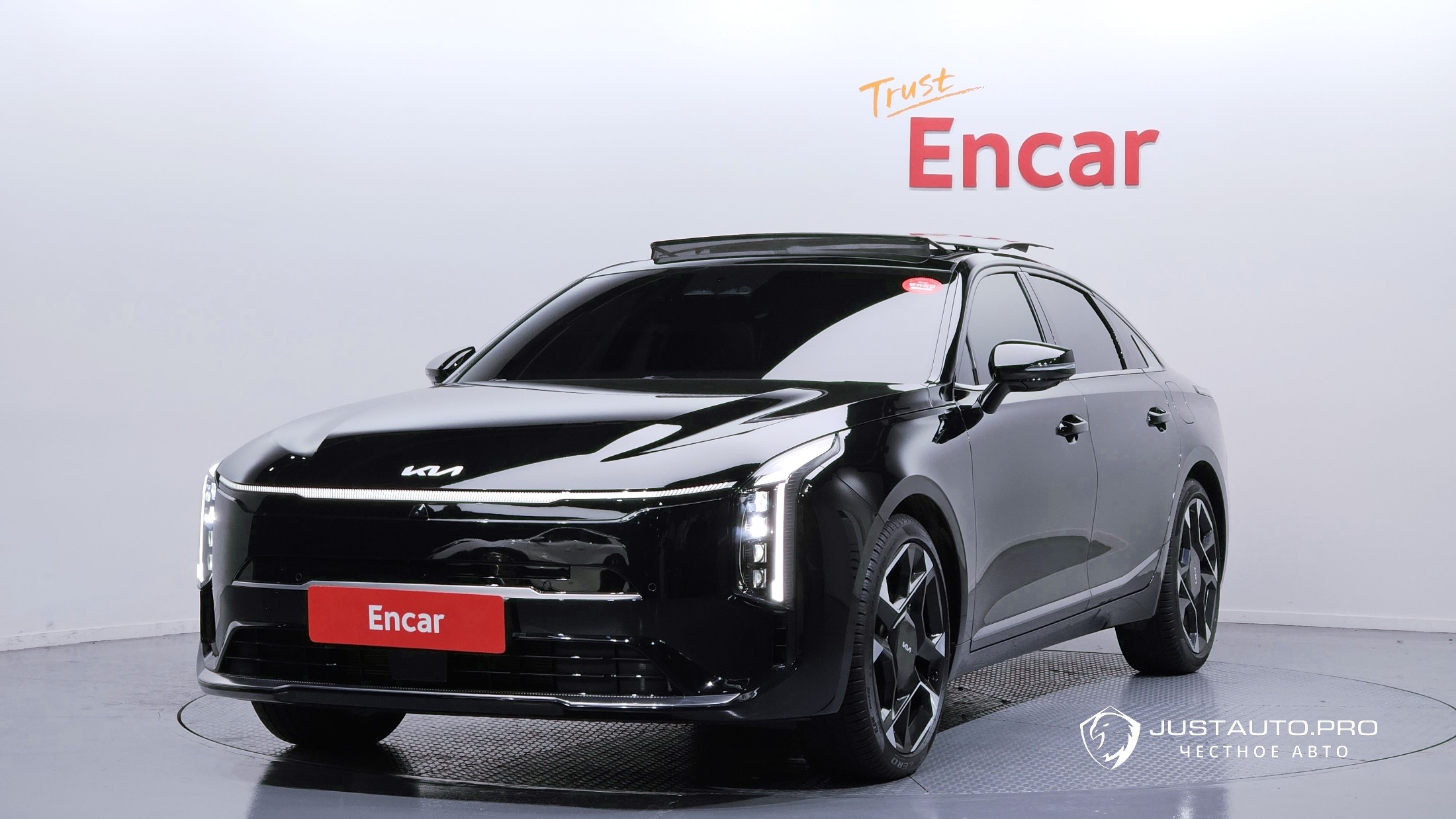 Автомобиль Kia K8