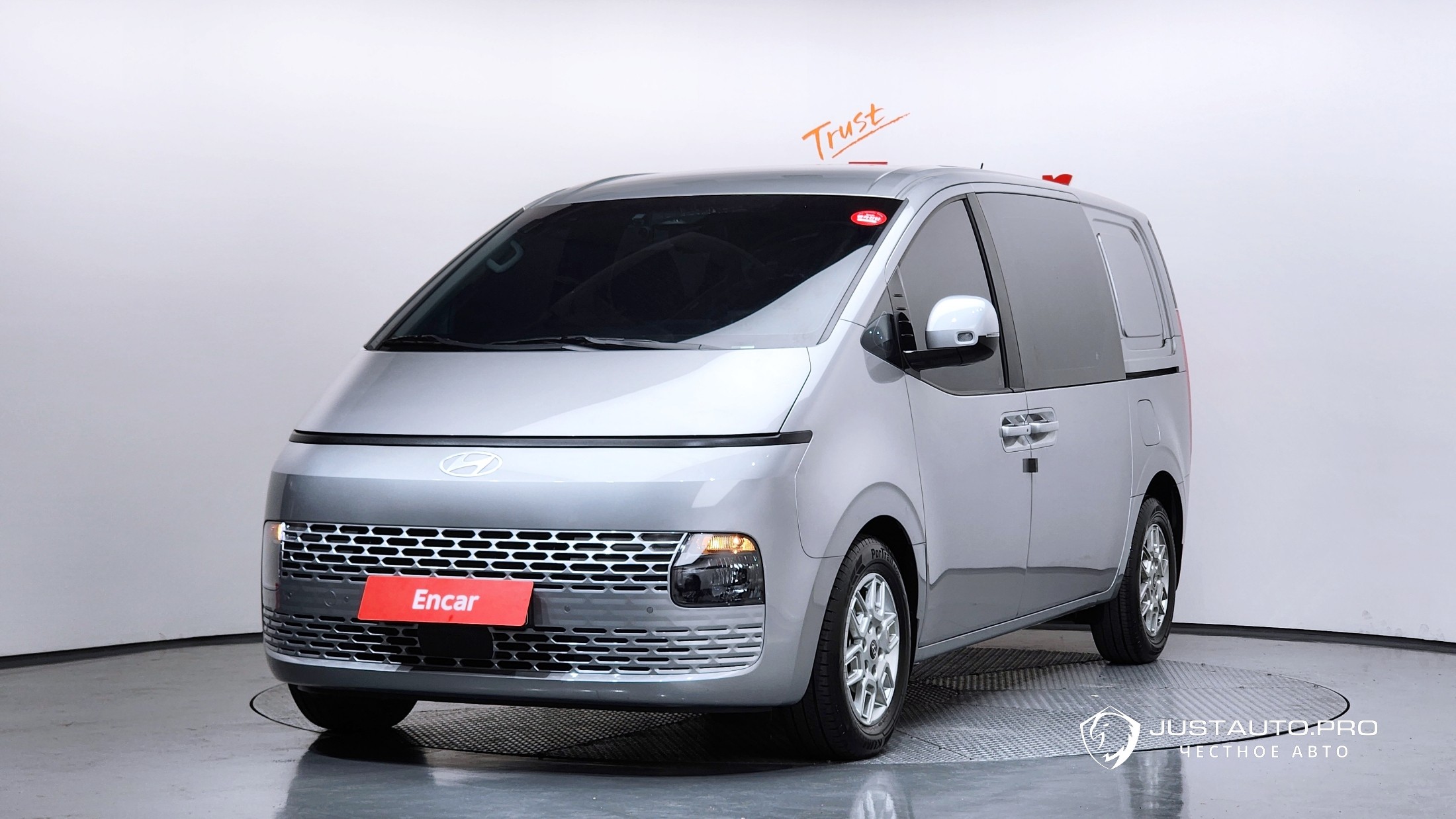 Автомобиль Hyundai Staria