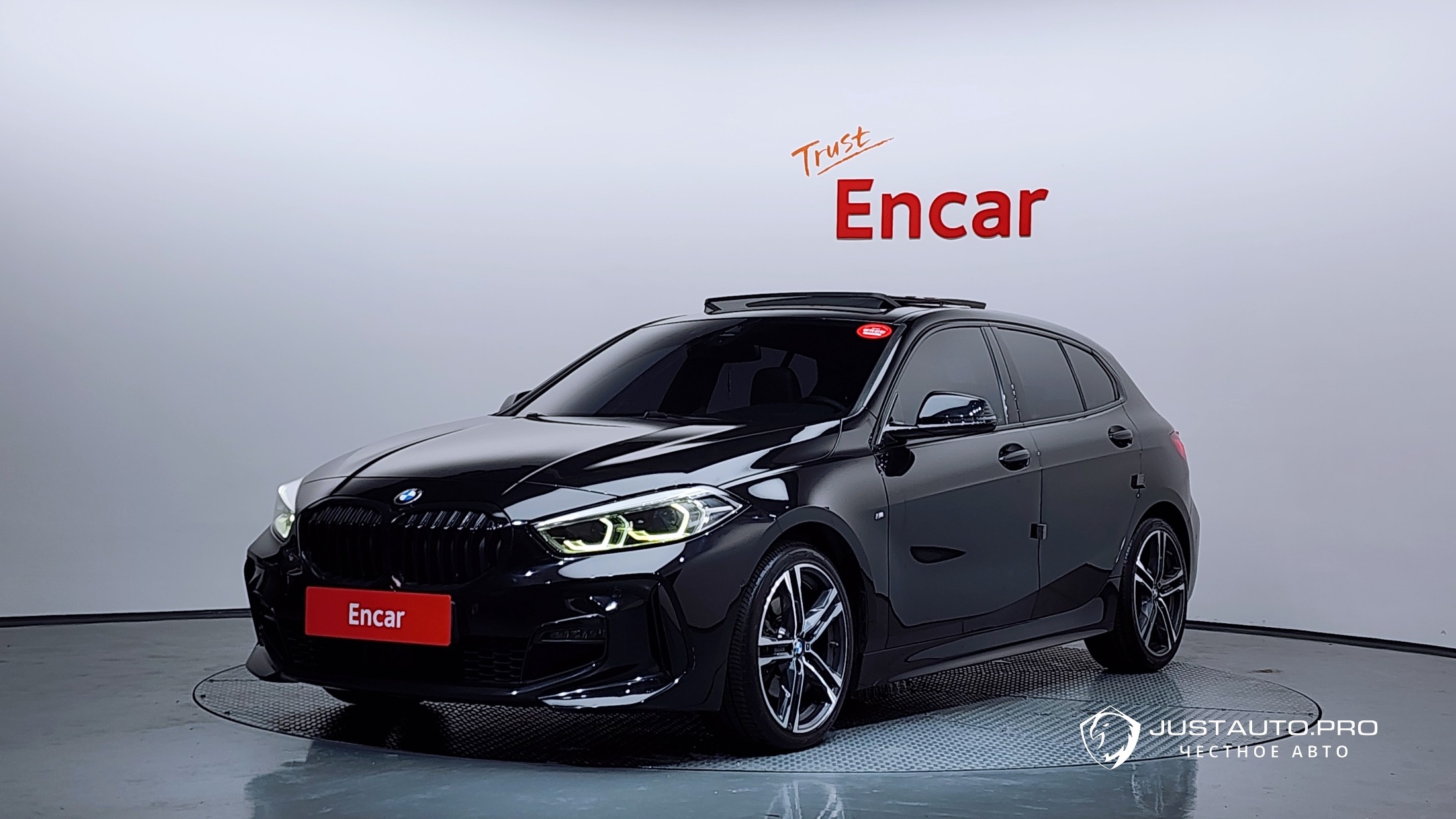 Автомобиль BMW 1-Series