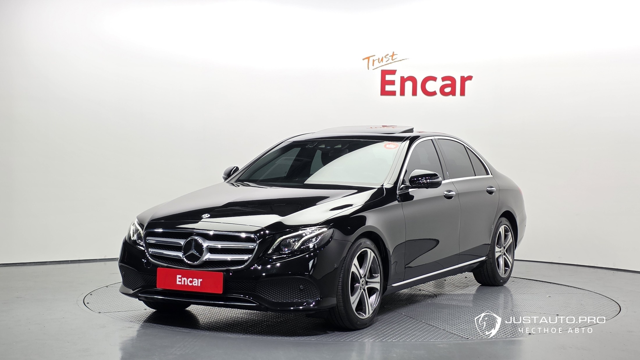 Автомобиль Mercedes-Benz E-Class