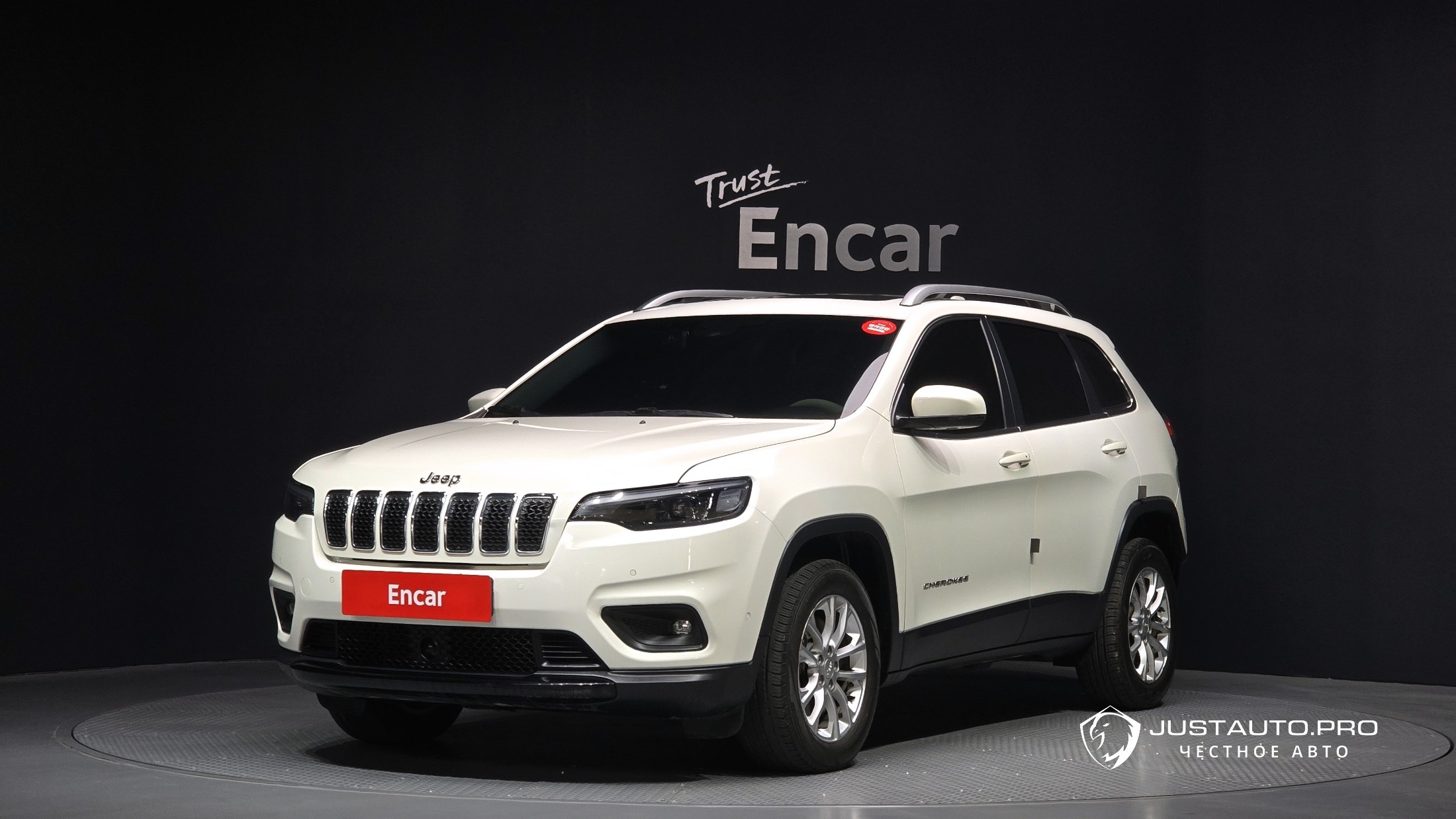 Автомобиль Jeep Cherokee