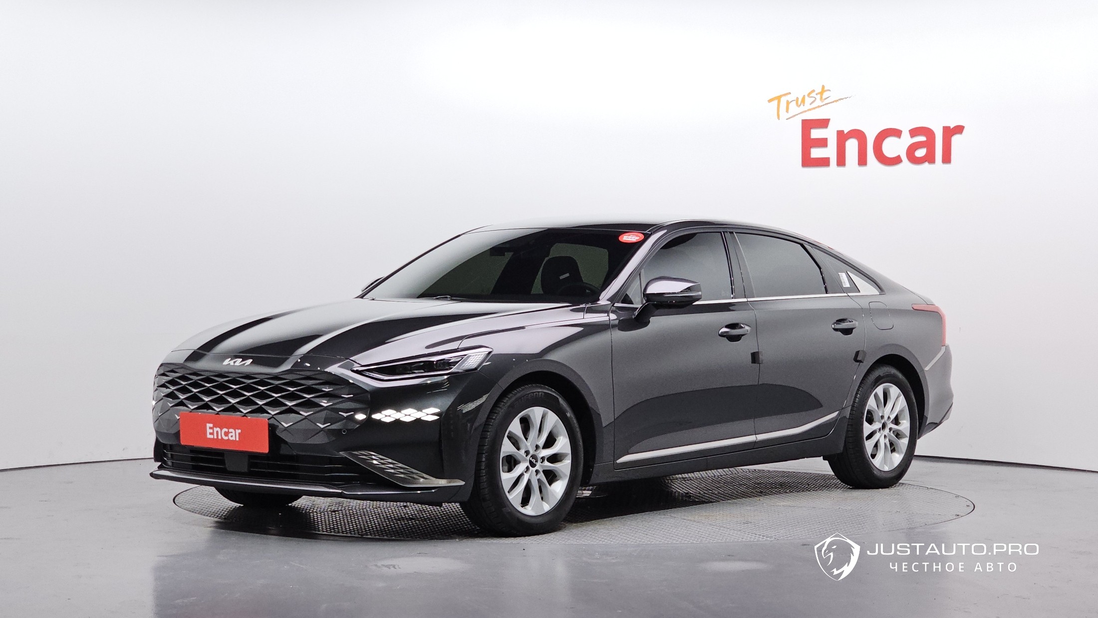 Автомобиль Kia K8