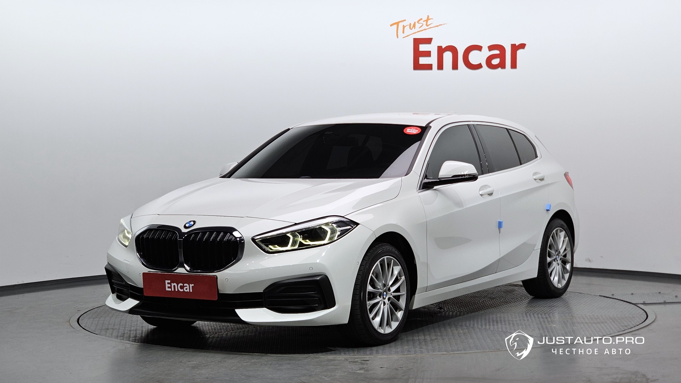 Автомобиль BMW 1-Series