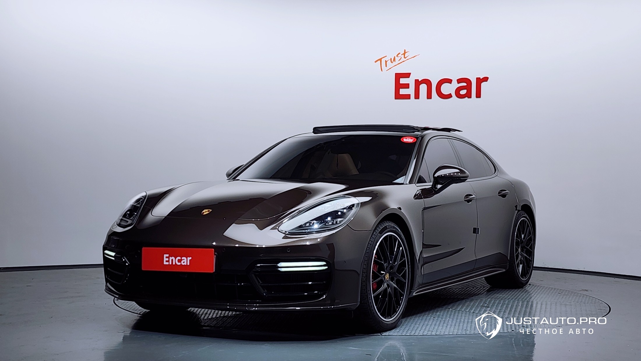 Автомобиль Porsche Panamera