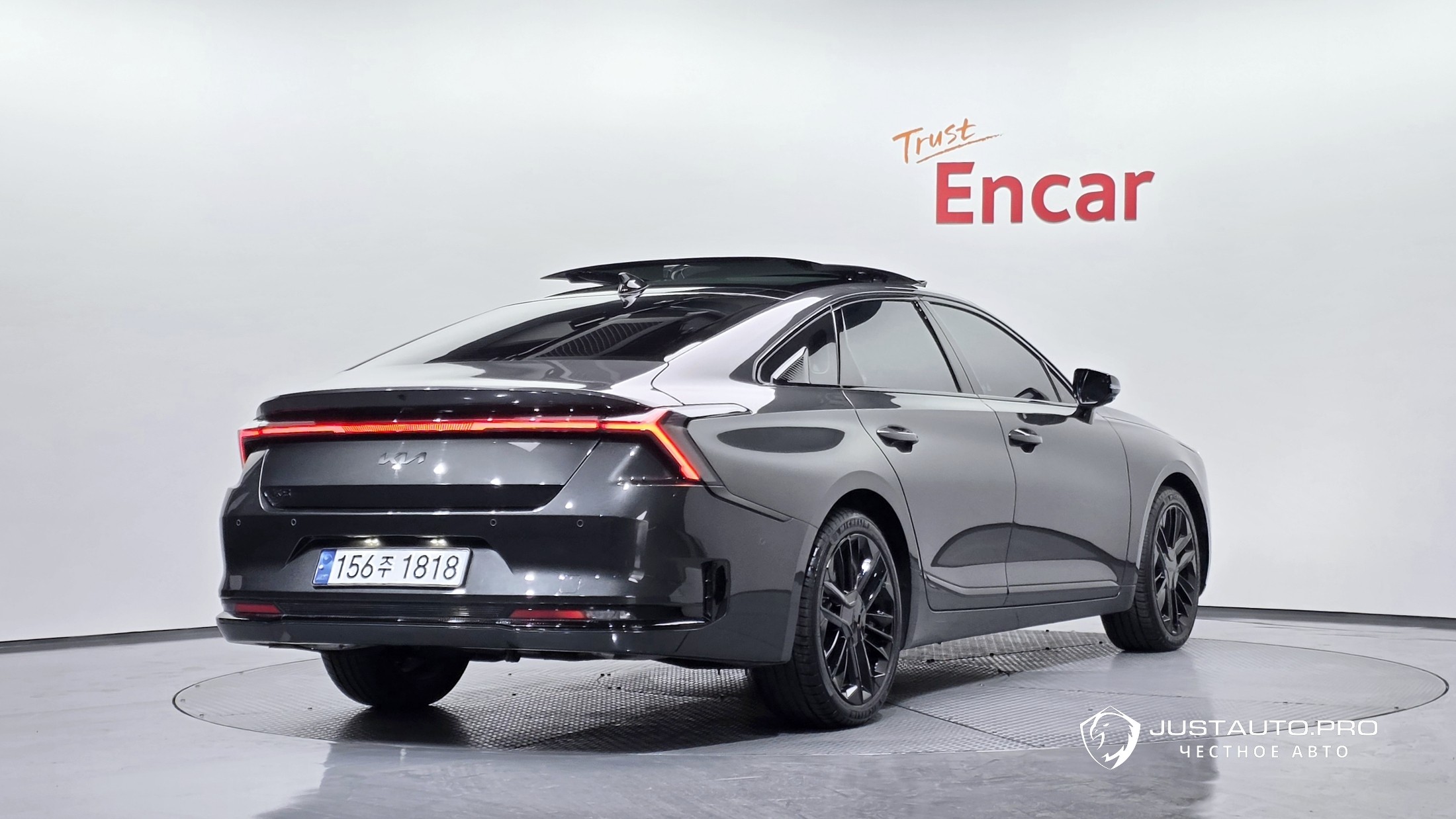 Автомобиль Kia K8